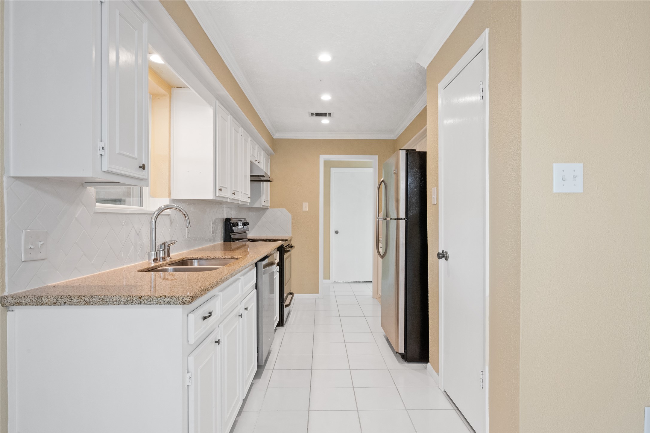 5050 Spring Forest Drive Property Photo 6