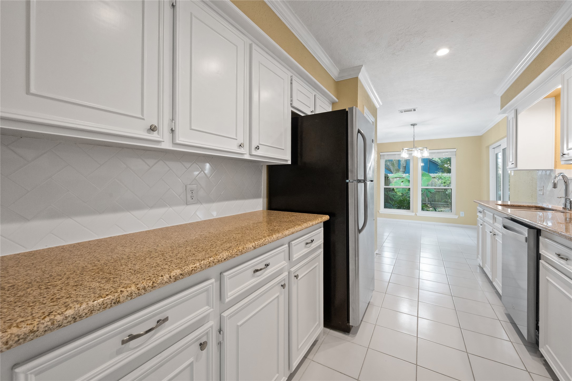 5050 Spring Forest Drive Property Photo 9