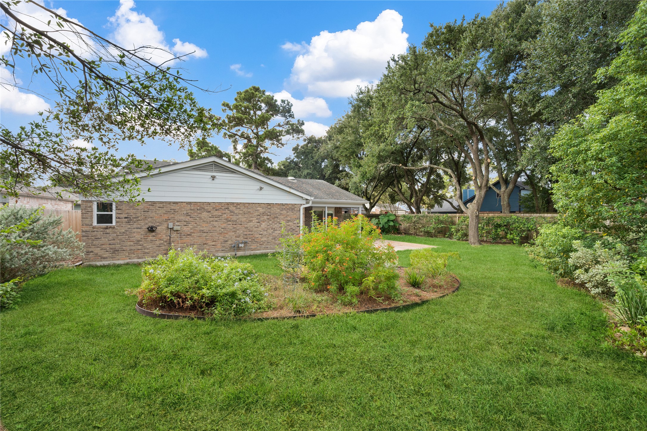 5050 Spring Forest Drive Property Photo 24