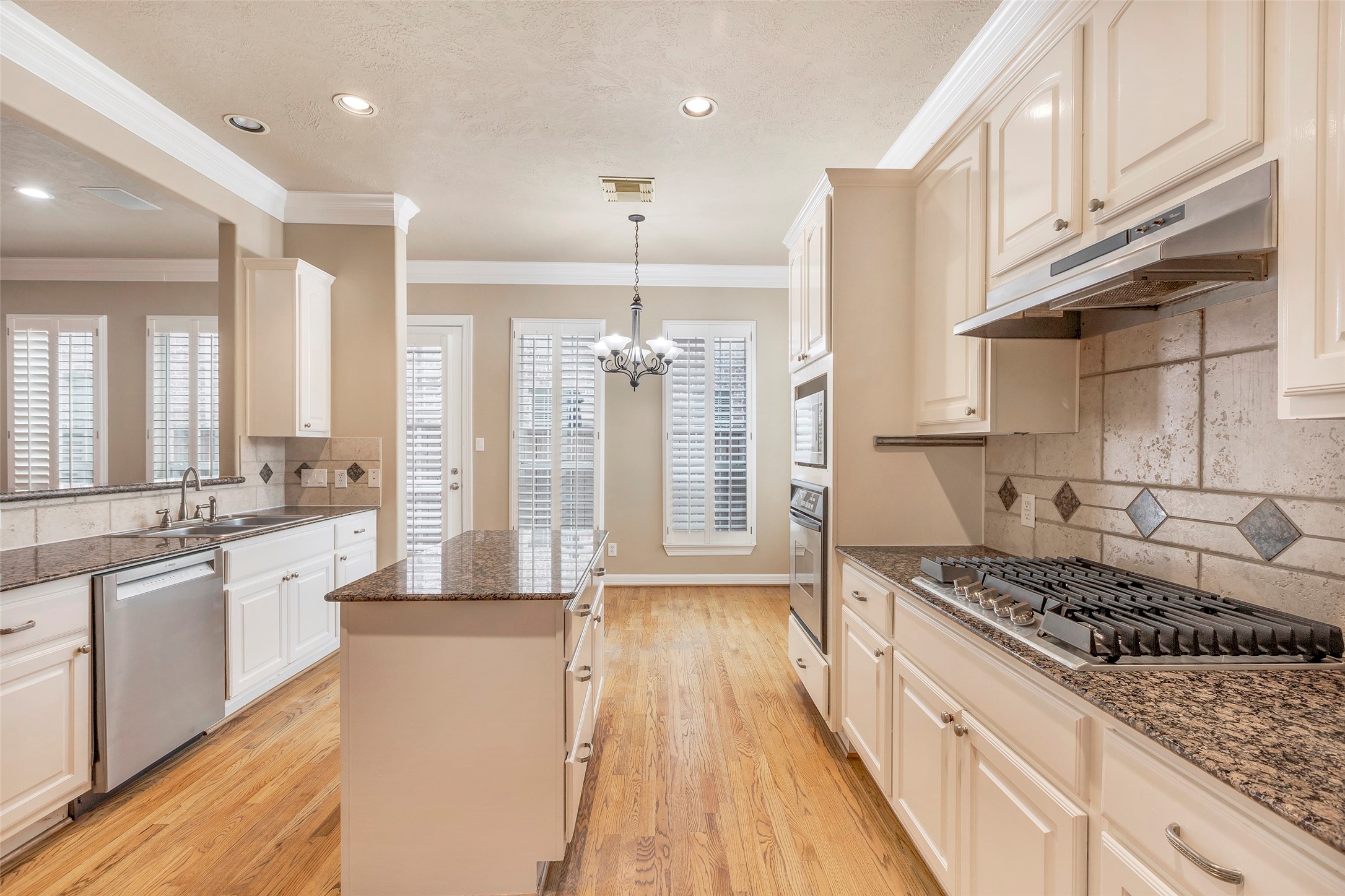 2811 Val Verde Park Property Photo 1