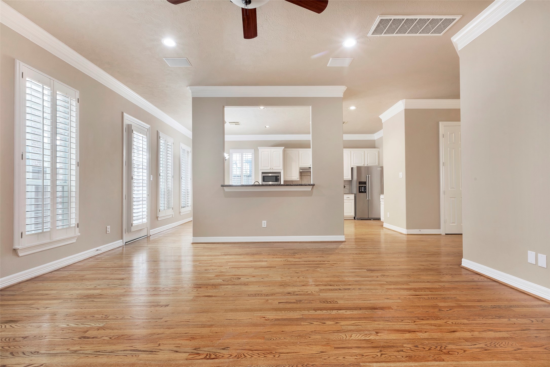 2811 Val Verde Park Property Photo 4