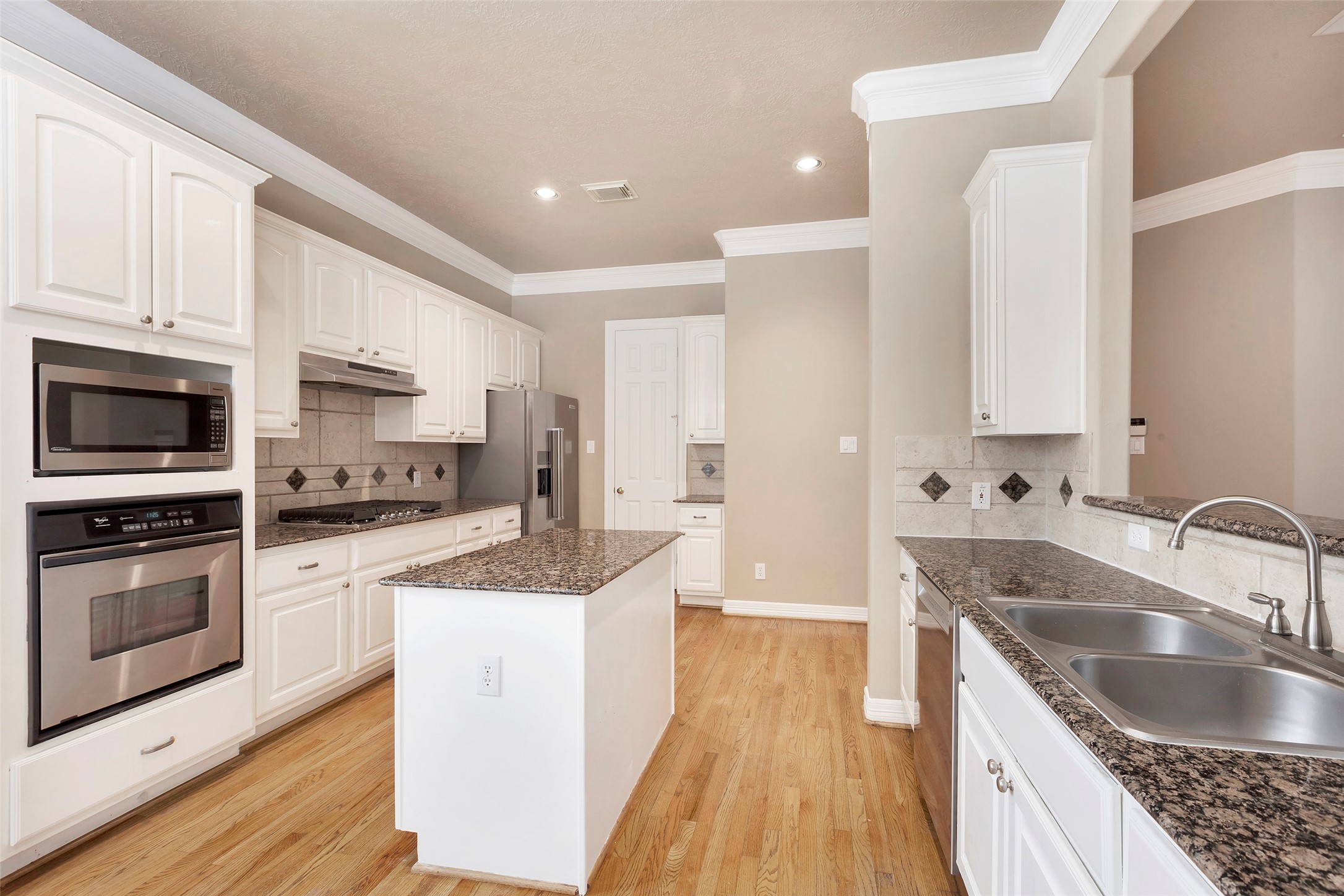 2811 Val Verde Park Property Photo 12