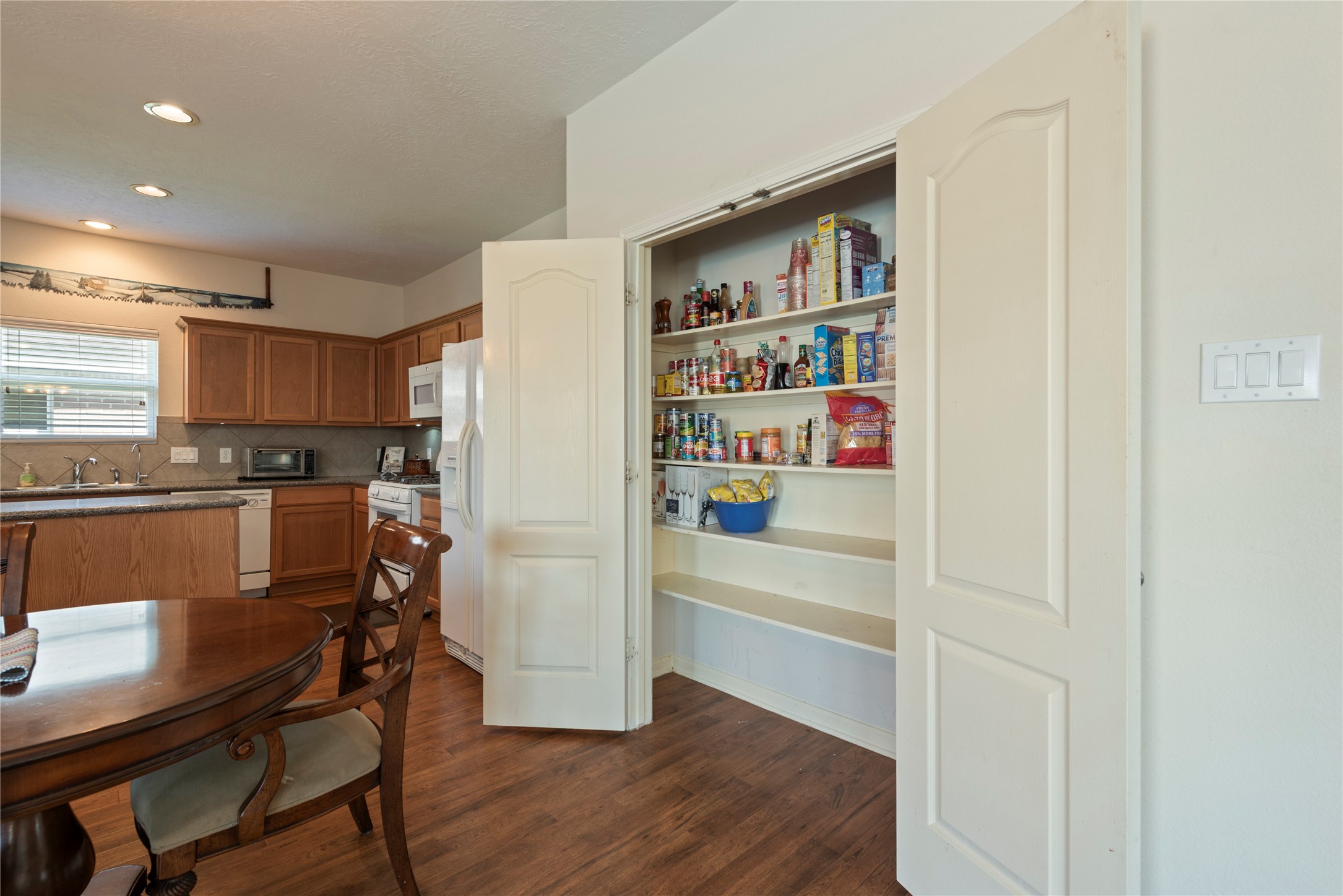 686 Fountain View Lane Property Photo 16