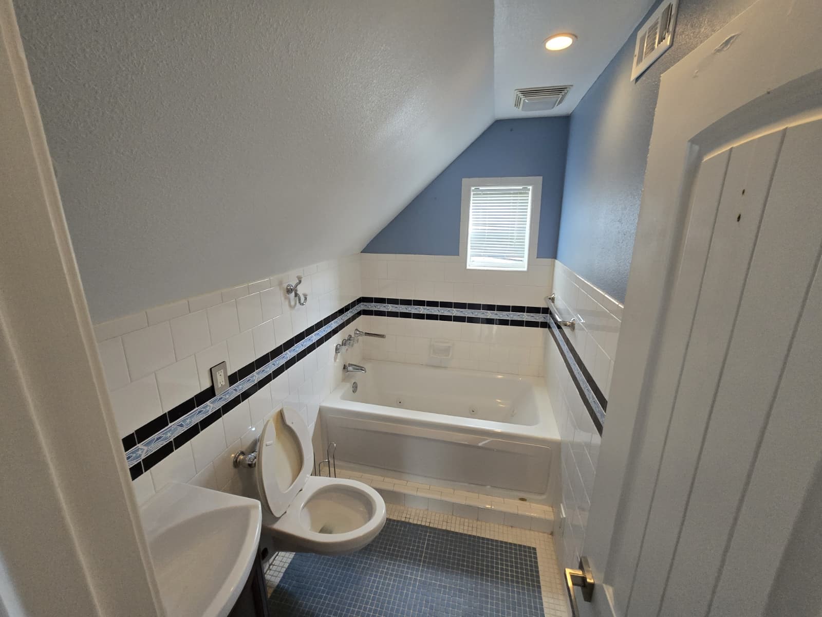 9954 Genard Road Property Photo 14