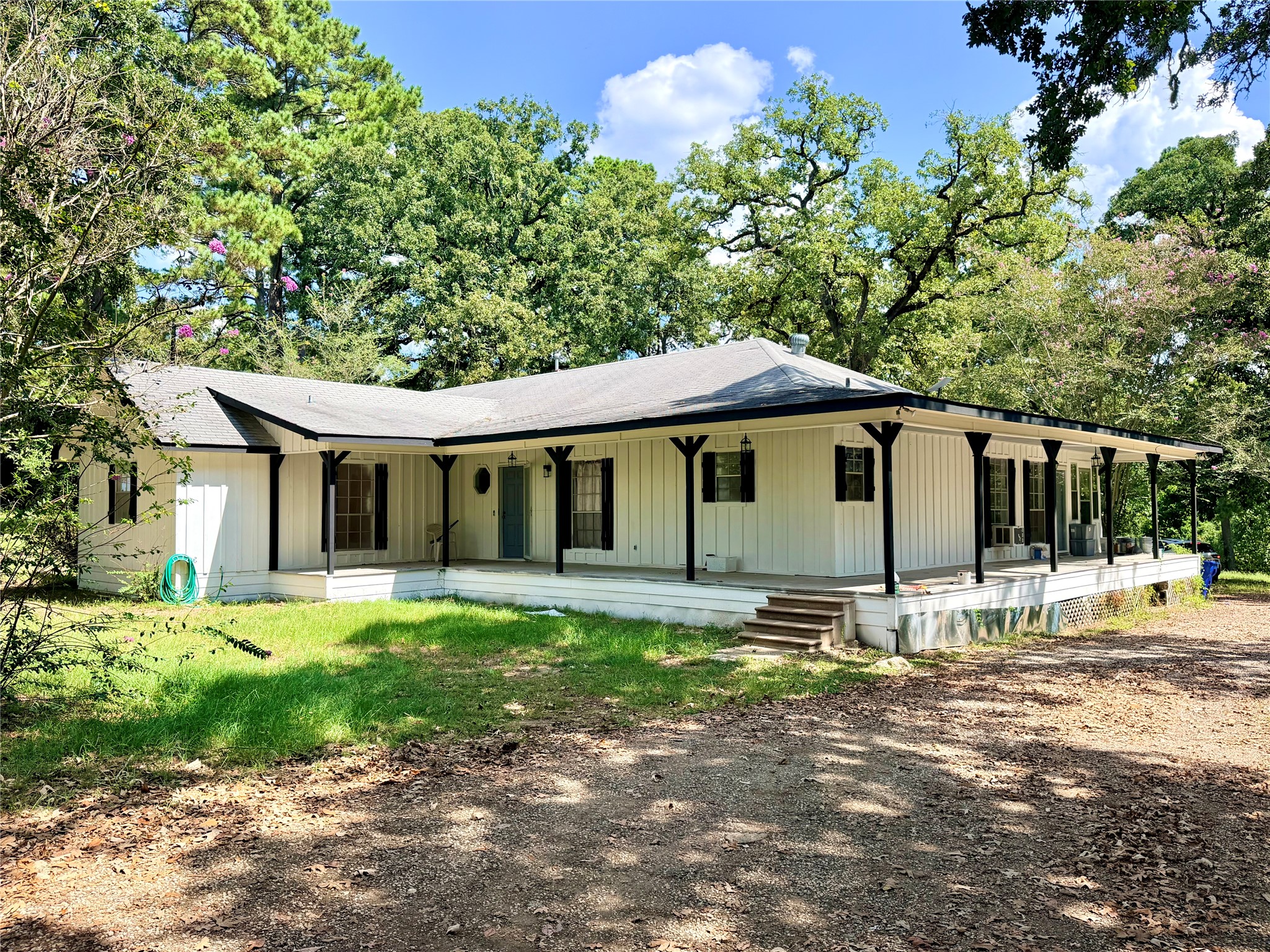 10652 Fm 2022 N Property Photo 1