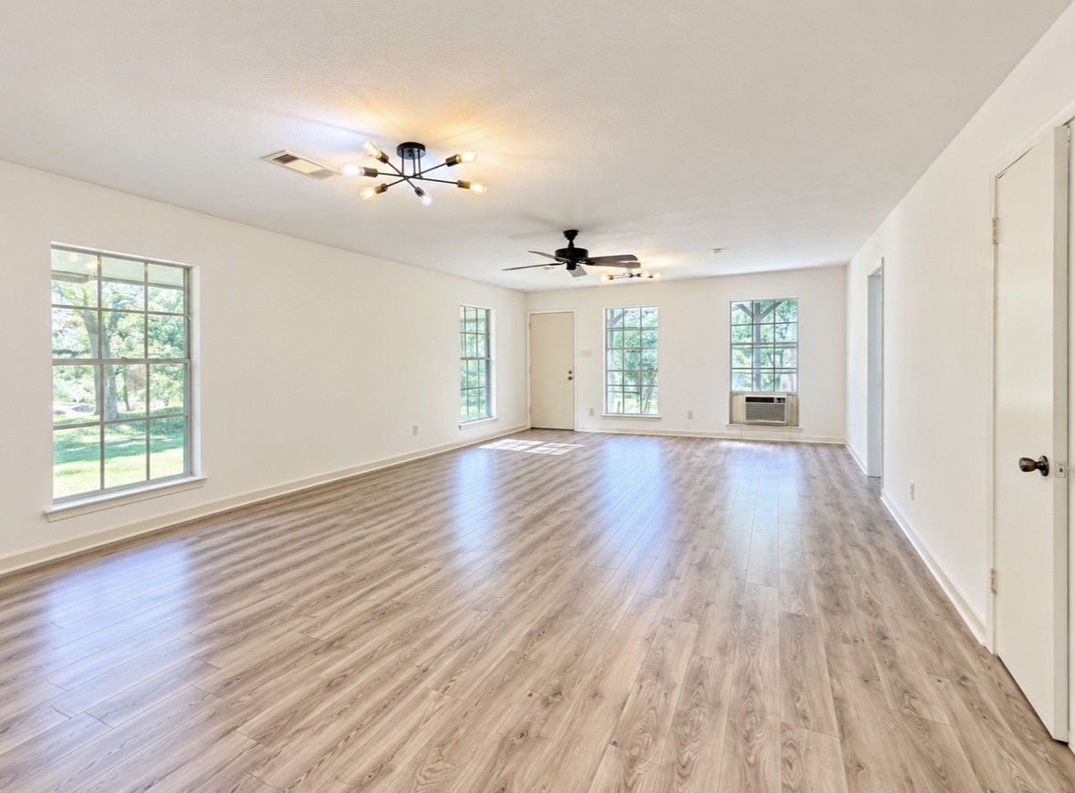 10652 Fm 2022 N Property Photo 8