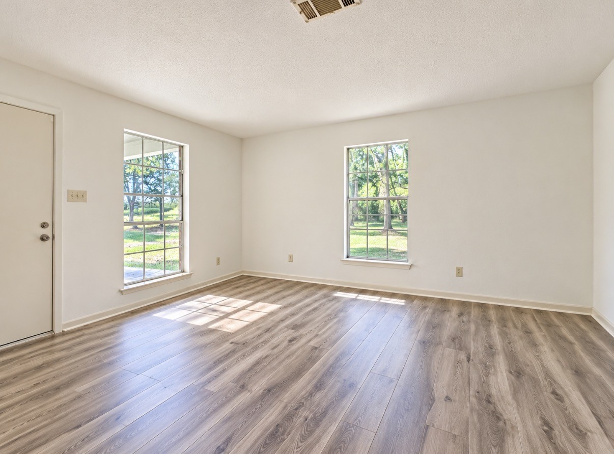 10652 Fm 2022 N Property Photo 16
