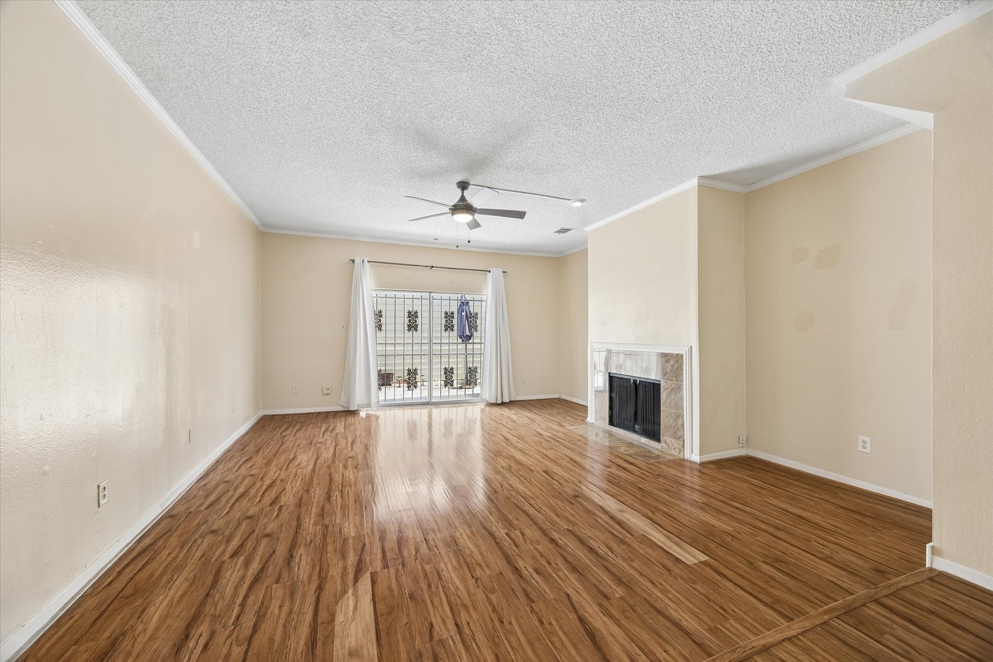 1035 Fountain View Drive Property Photo 12