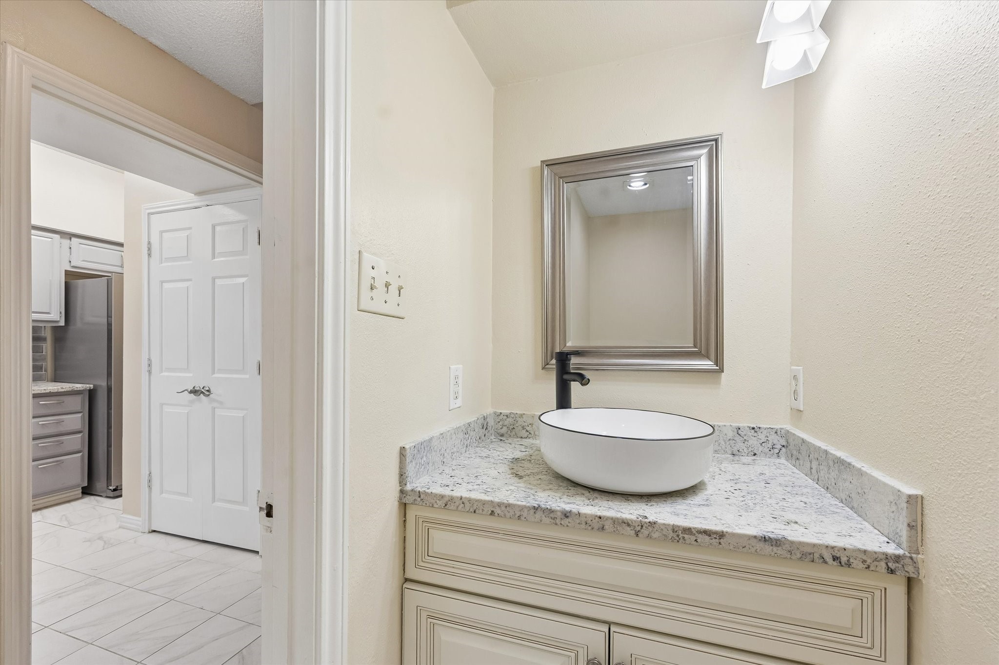 1035 Fountain View Drive Property Photo 16