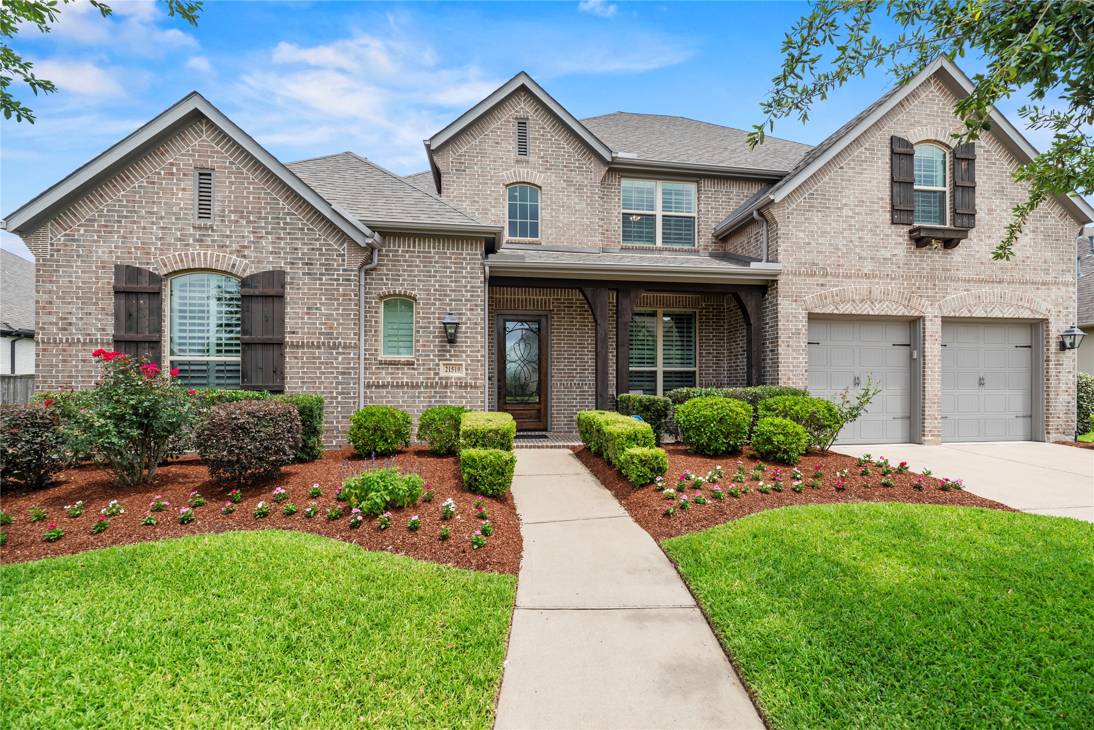 21519 Aurora Park Drive Property Photo 1