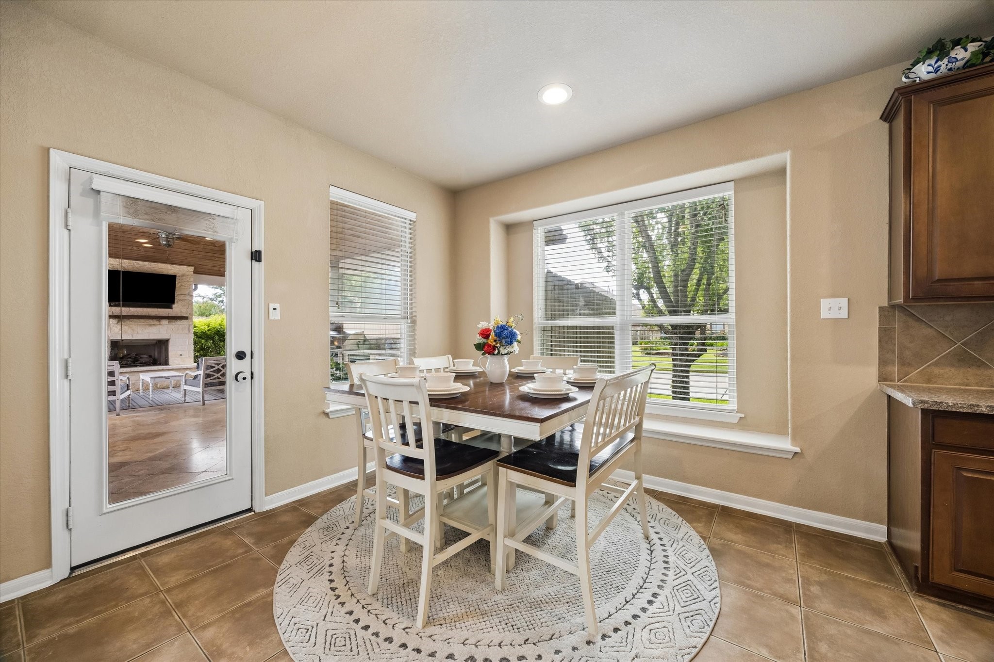6102 Timbermoss Court Property Photo 8