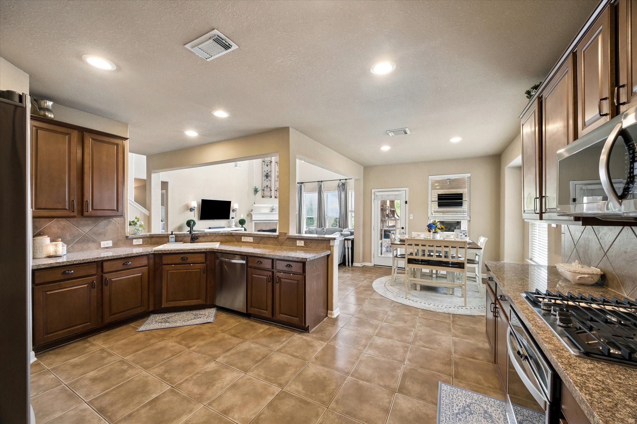 6102 Timbermoss Court Property Photo 9