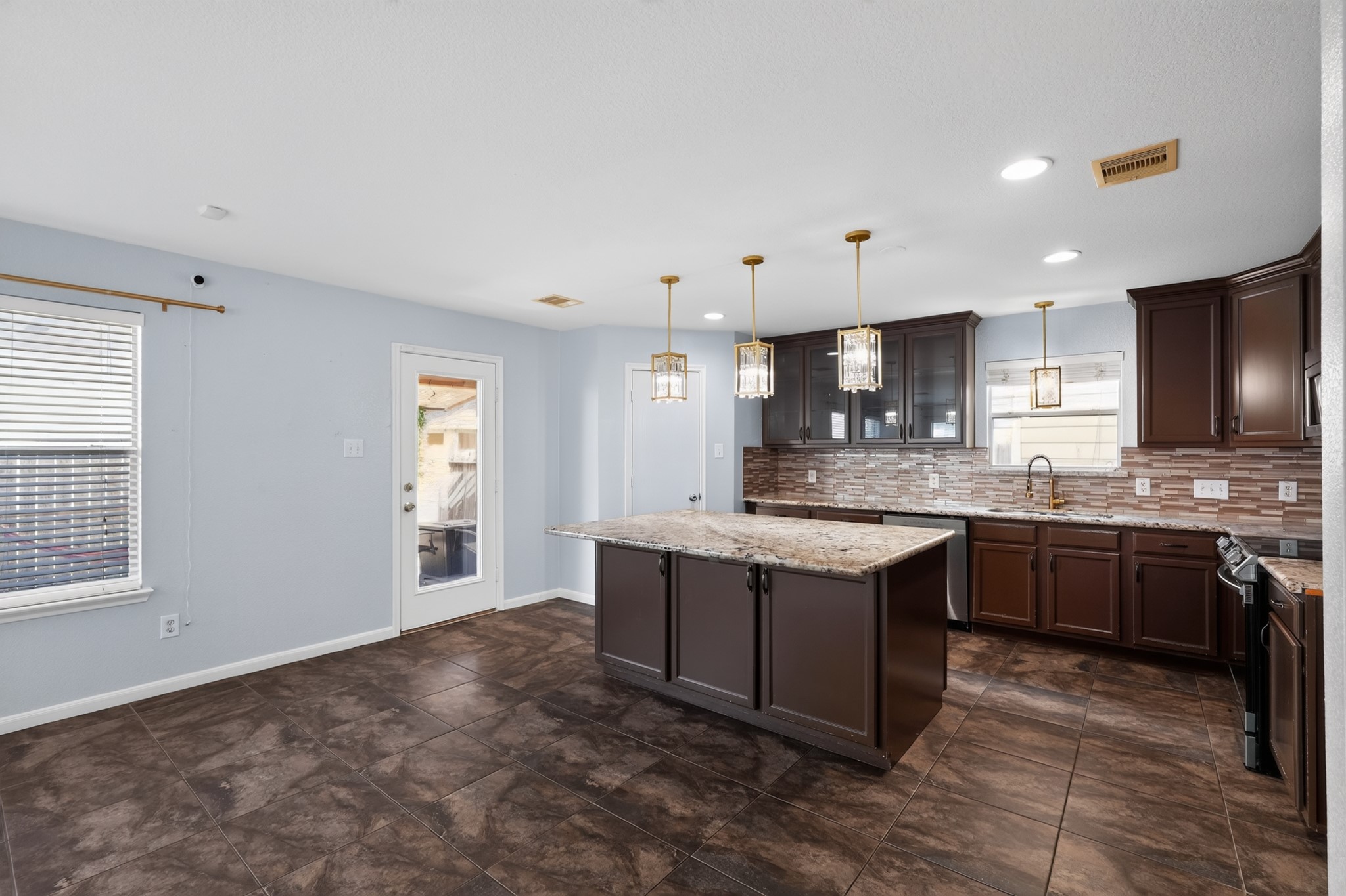 331 Mantova Drive Property Photo 8