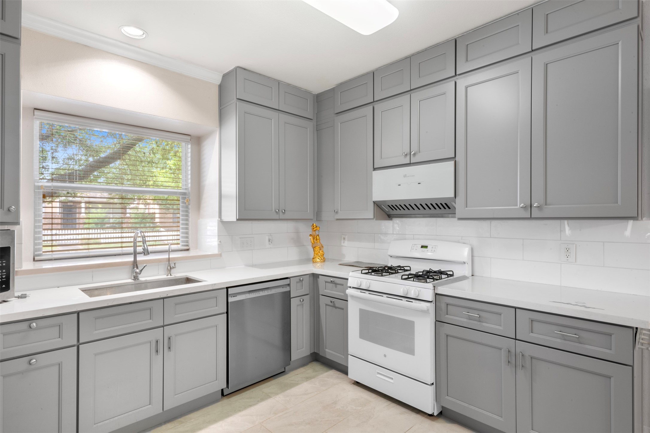 7138 Sun Village Drive Property Photo 10