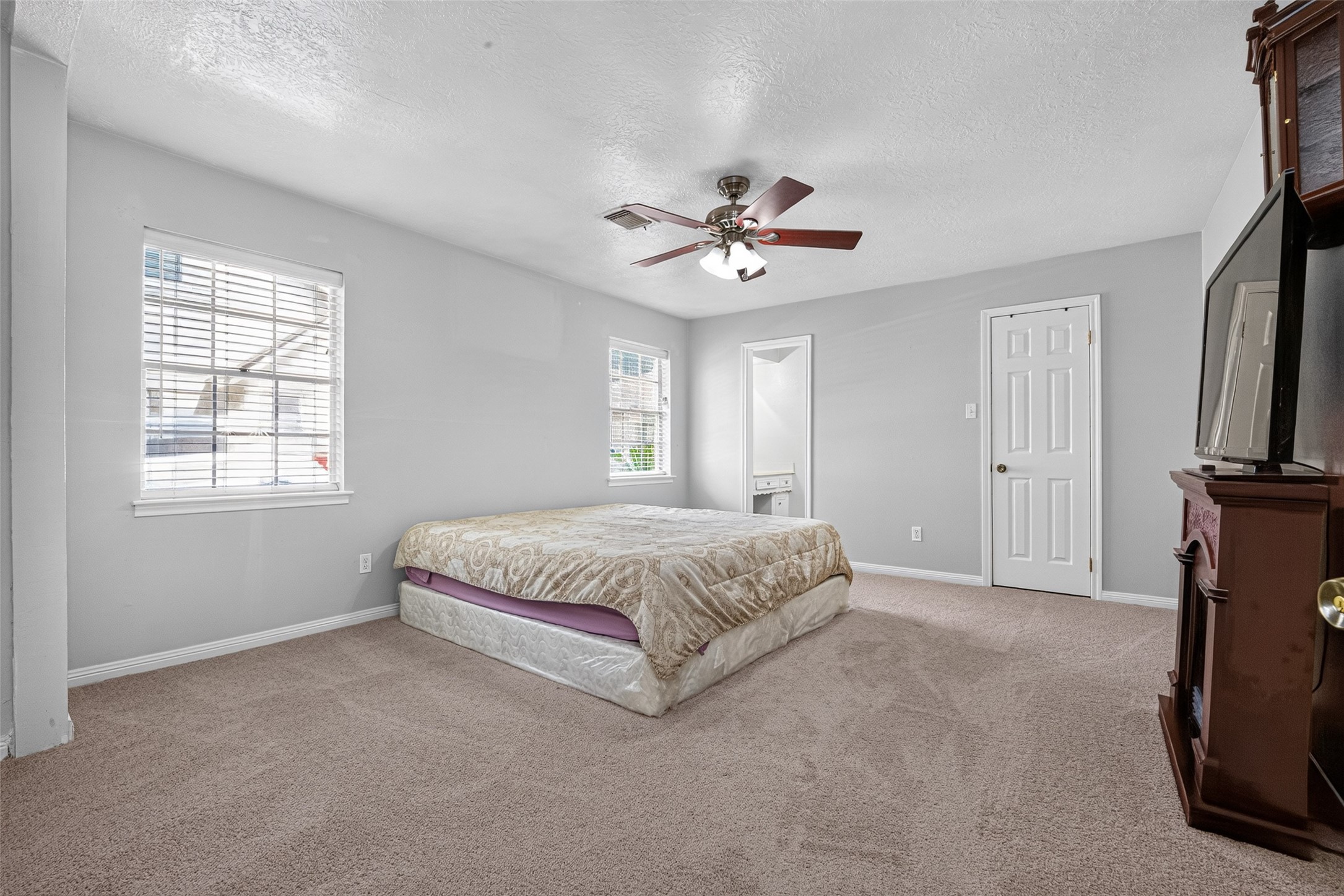 5727 Green Springs Dr Property Photo 12