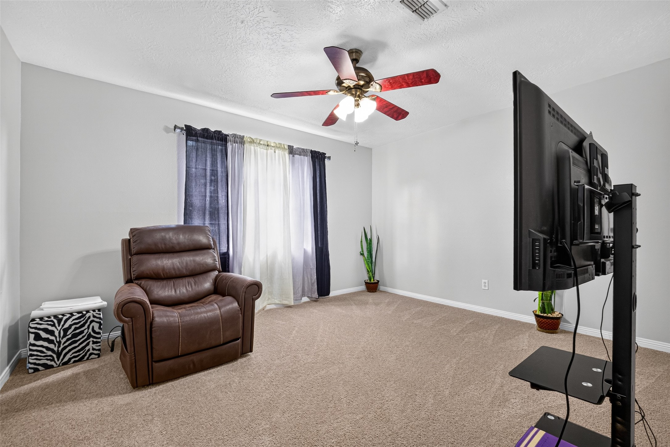 5727 Green Springs Dr Property Photo 22