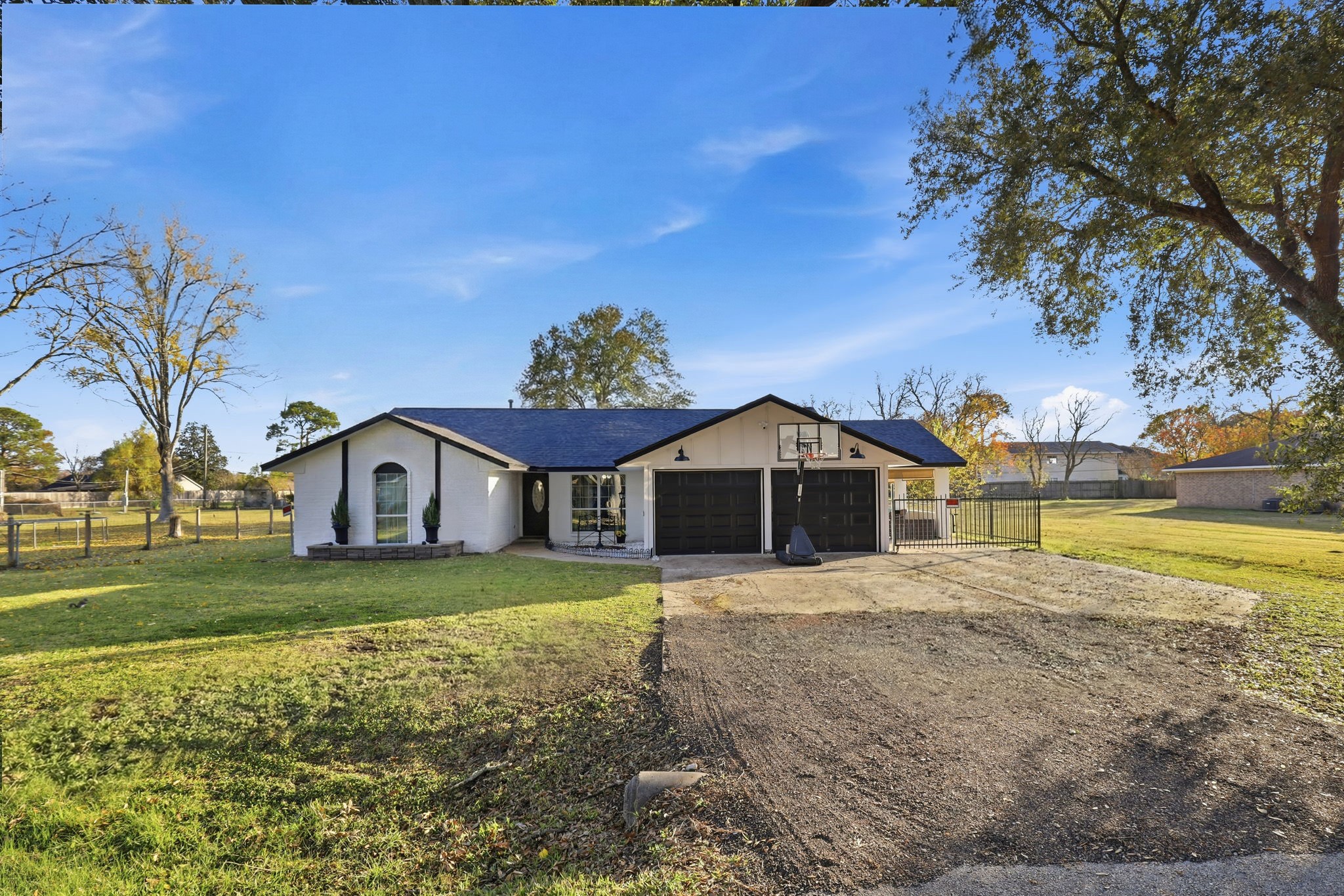 2414 Loch Lomond Street Property Photo 1