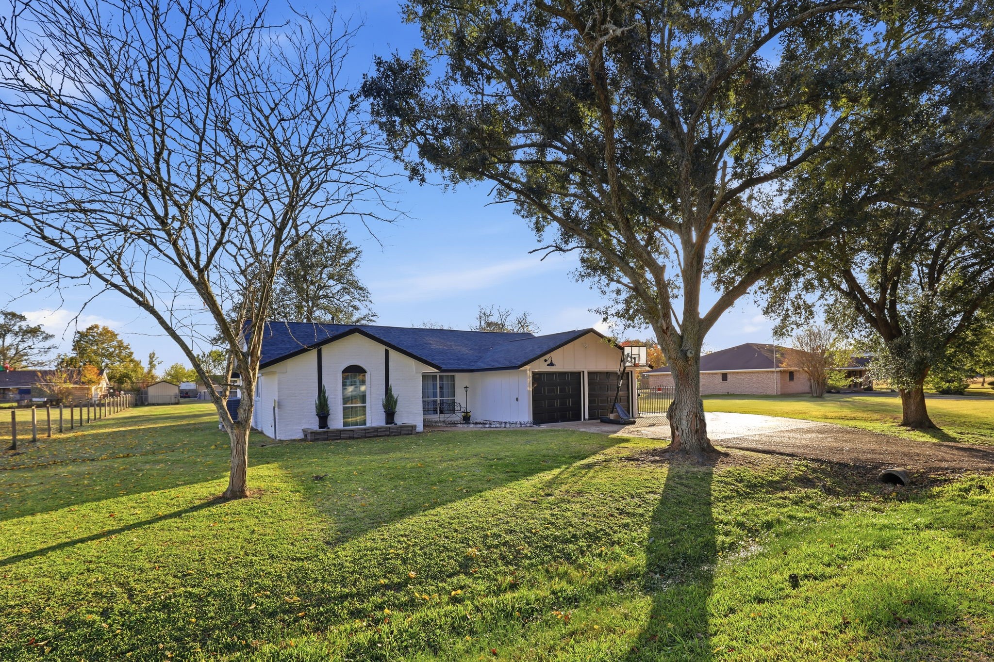 2414 Loch Lomond Street Property Photo 2
