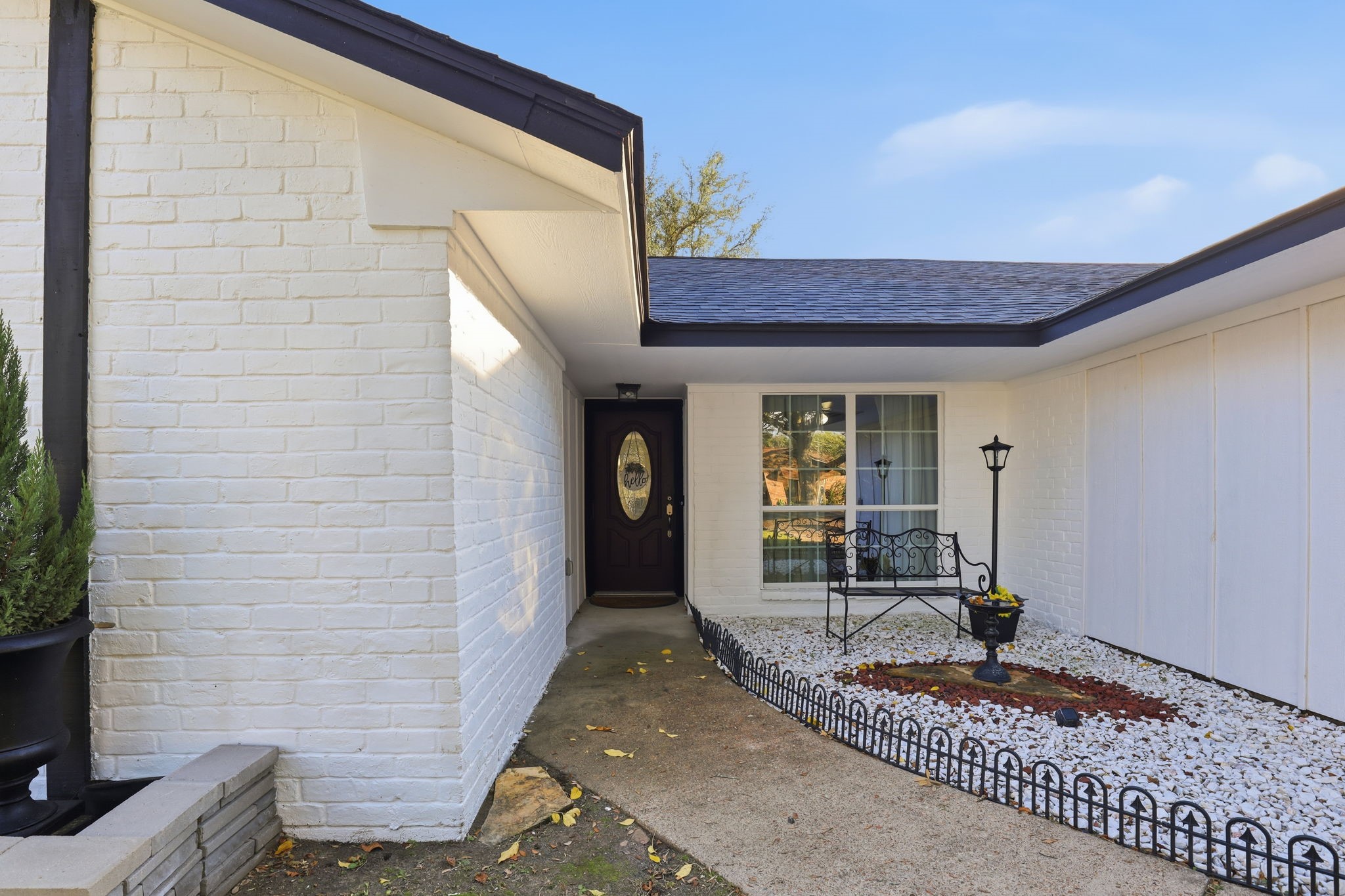 2414 Loch Lomond Street Property Photo 4