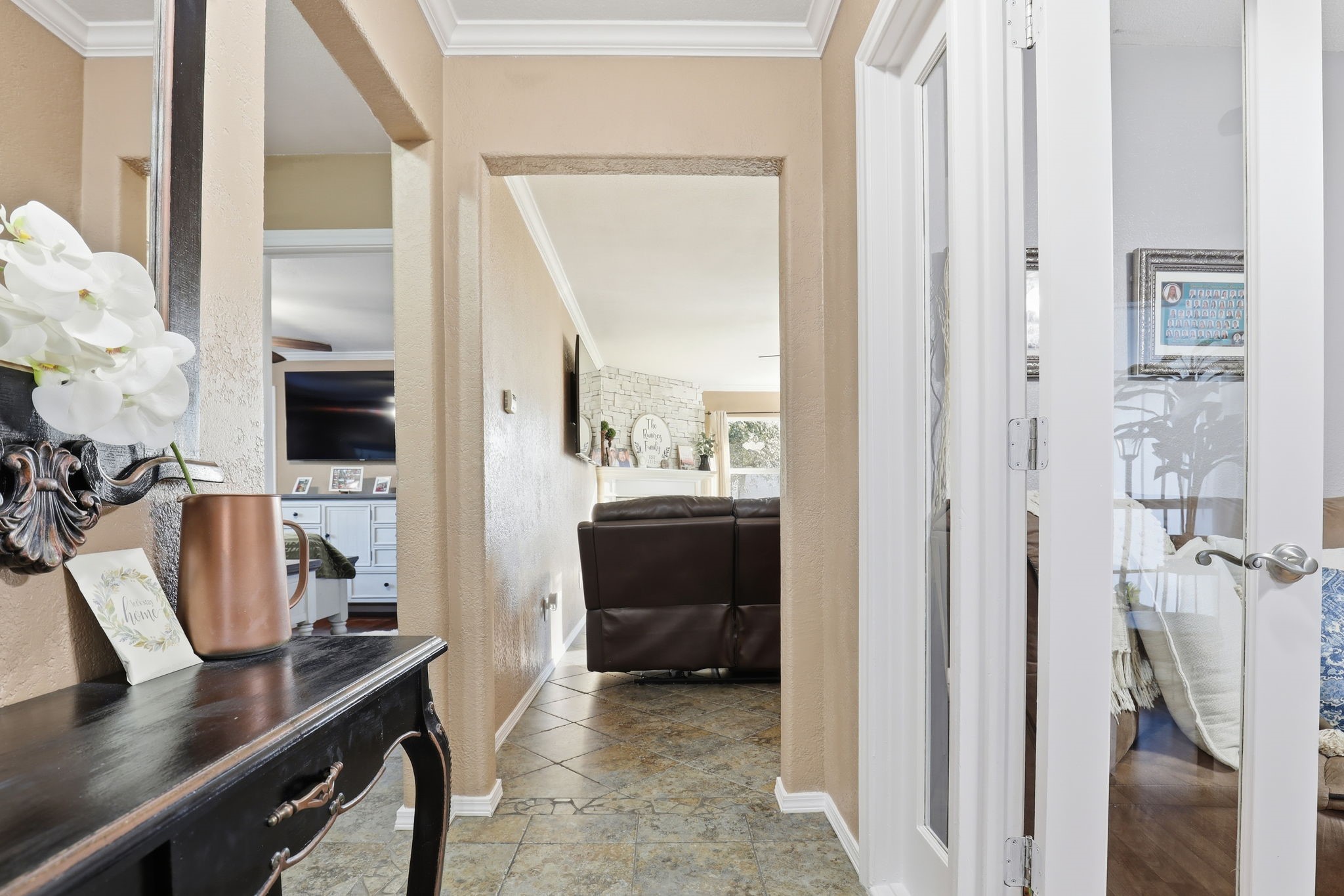 2414 Loch Lomond Street Property Photo 5