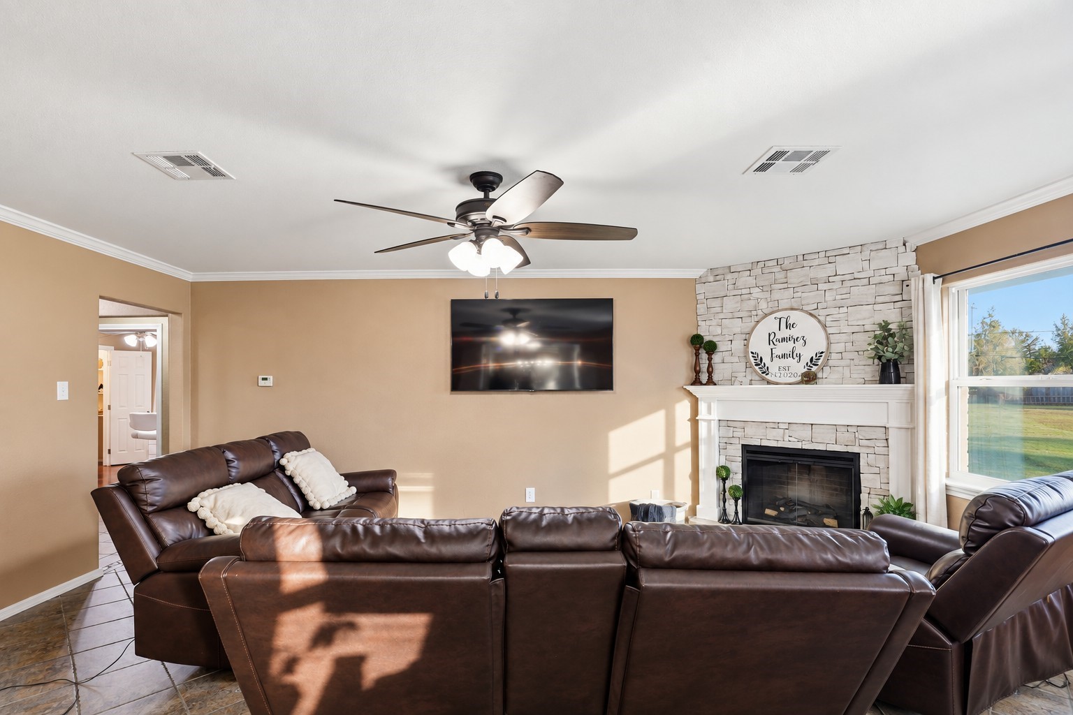 2414 Loch Lomond Street Property Photo 6