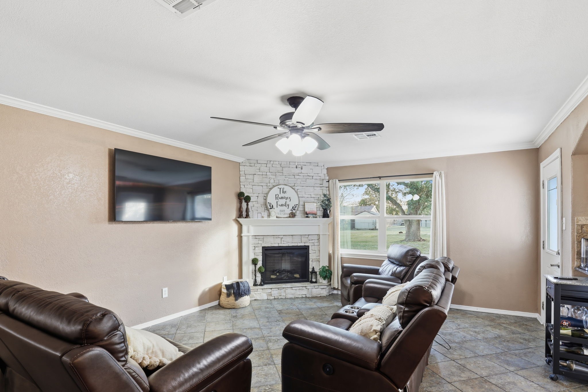 2414 Loch Lomond Street Property Photo 7