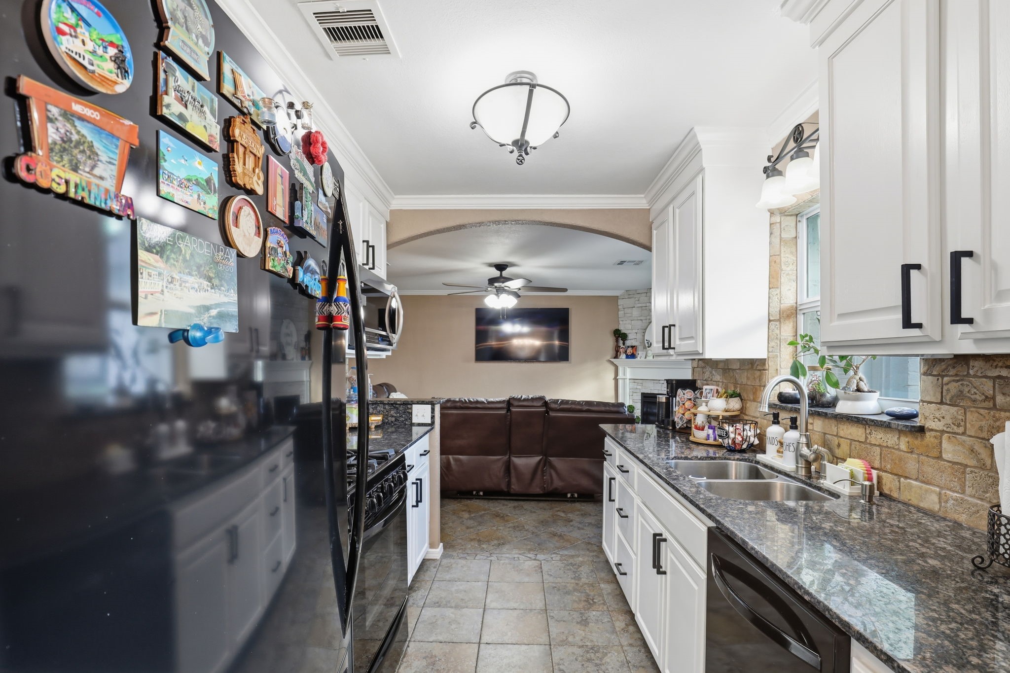 2414 Loch Lomond Street Property Photo 10