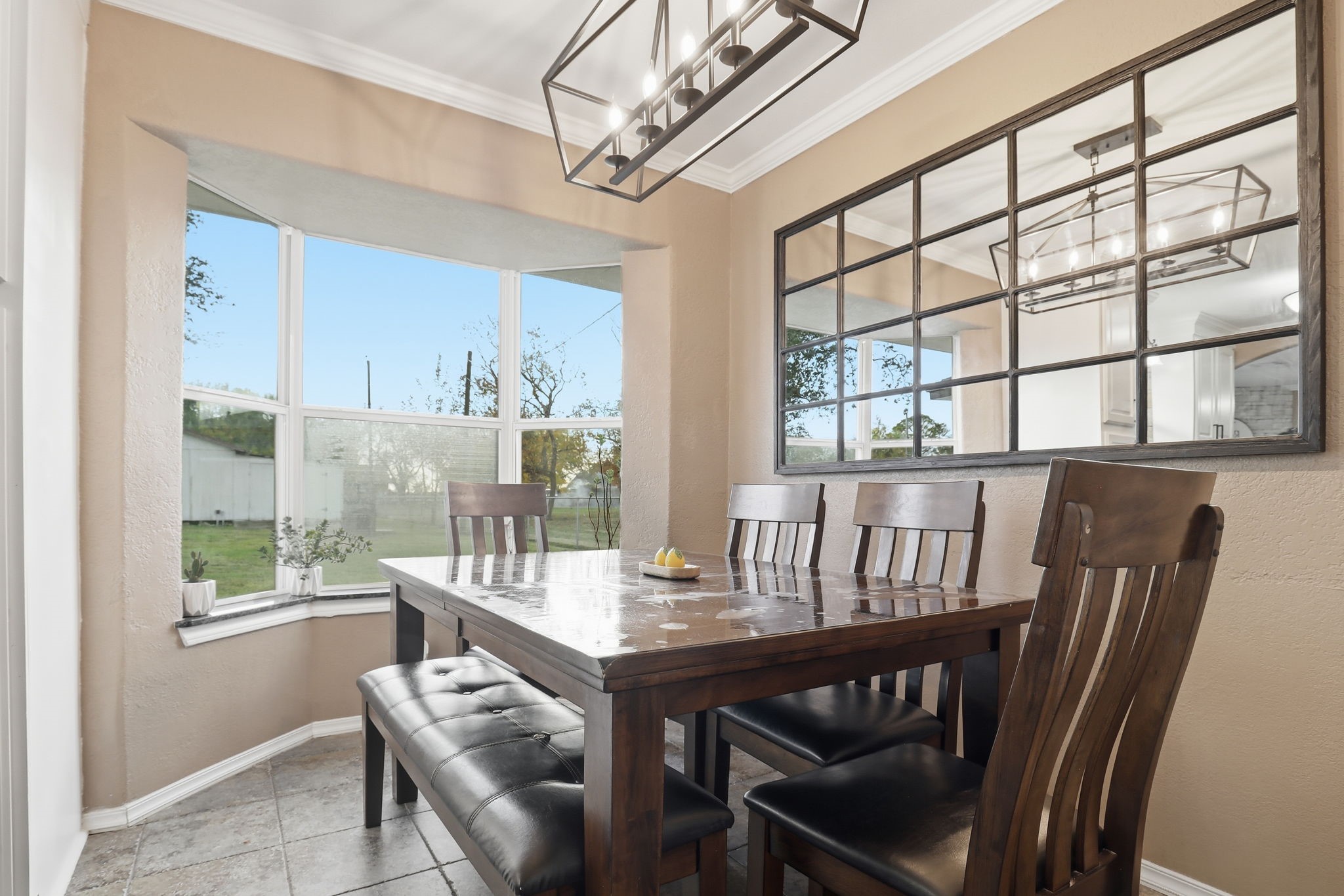 2414 Loch Lomond Street Property Photo 11