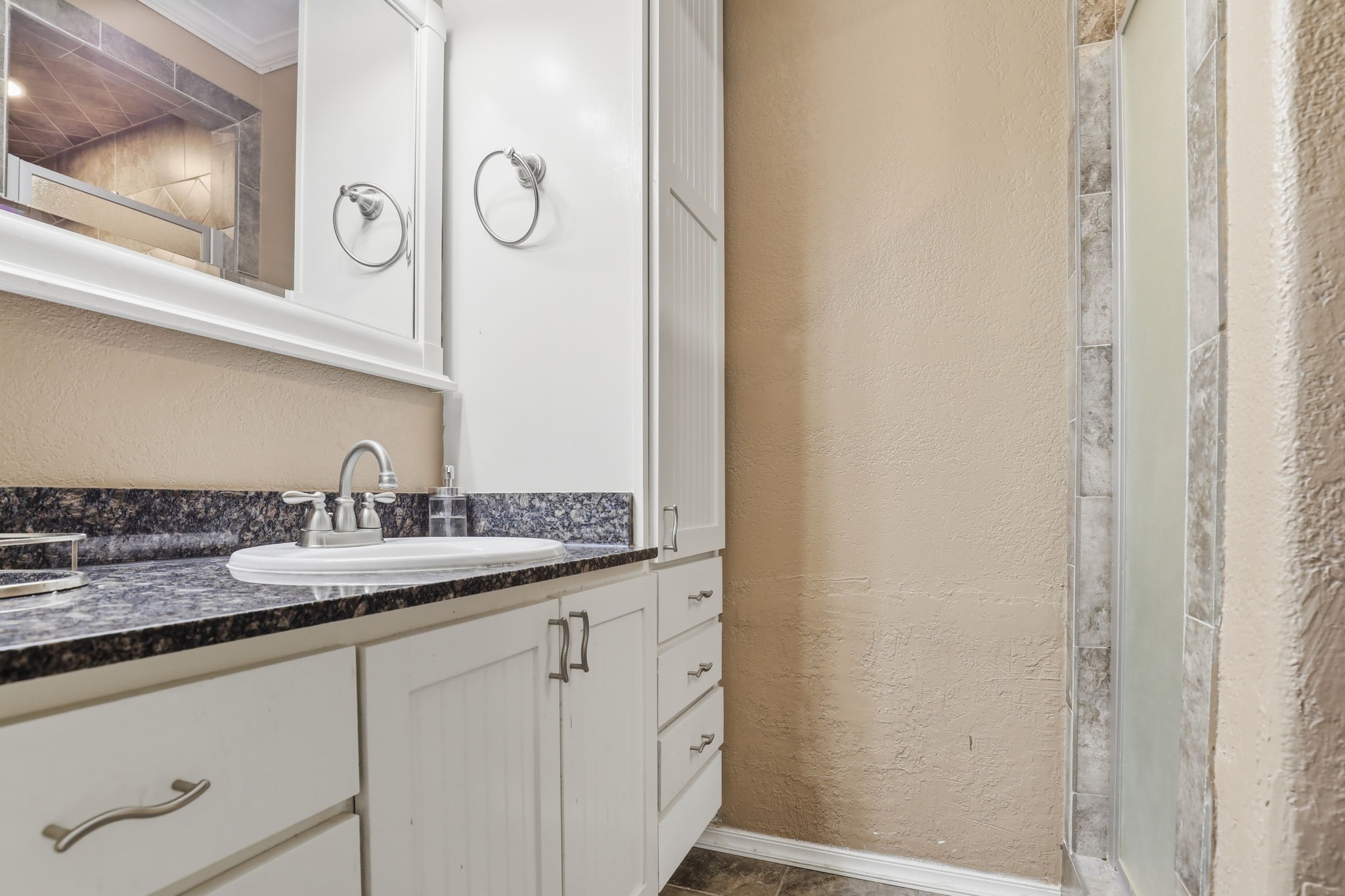 2414 Loch Lomond Street Property Photo 15