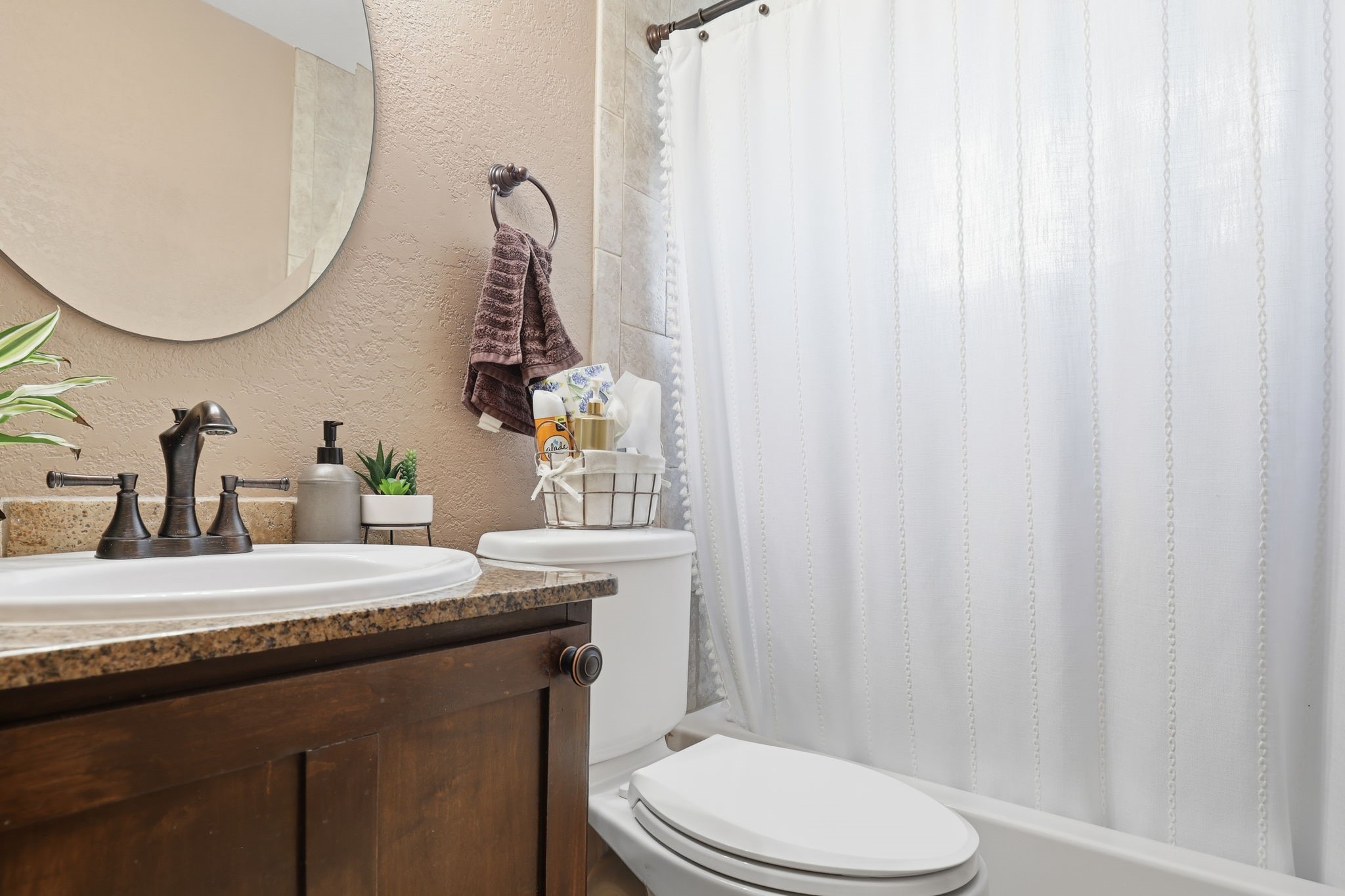 2414 Loch Lomond Street Property Photo 16