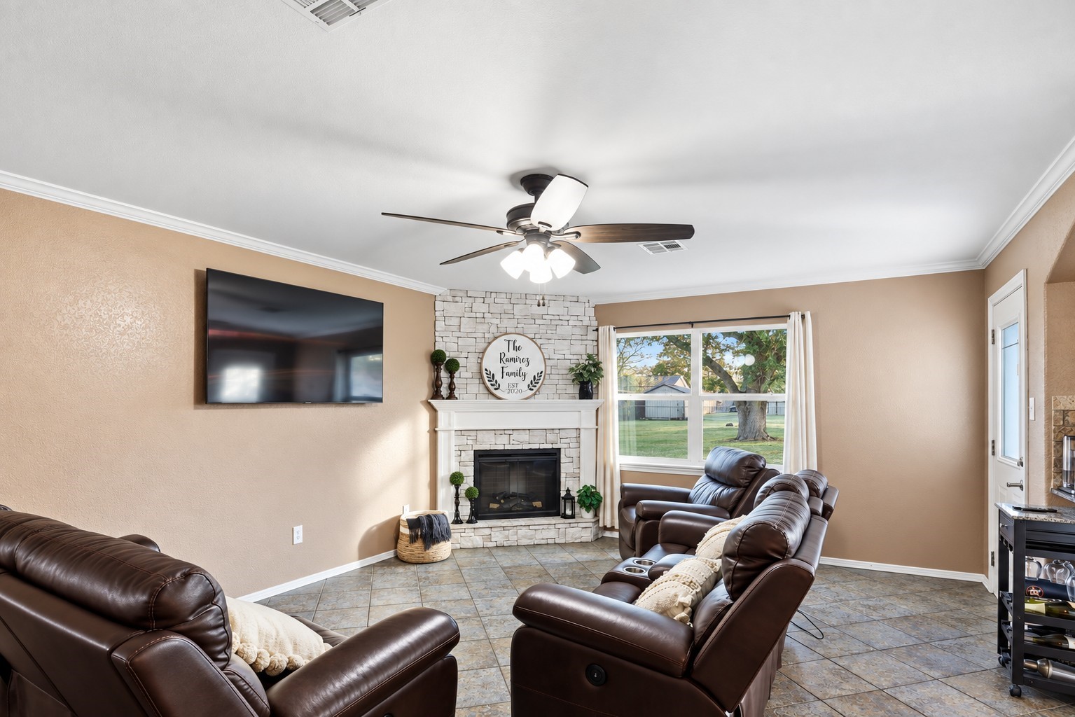 2414 Loch Lomond Street Property Photo 19
