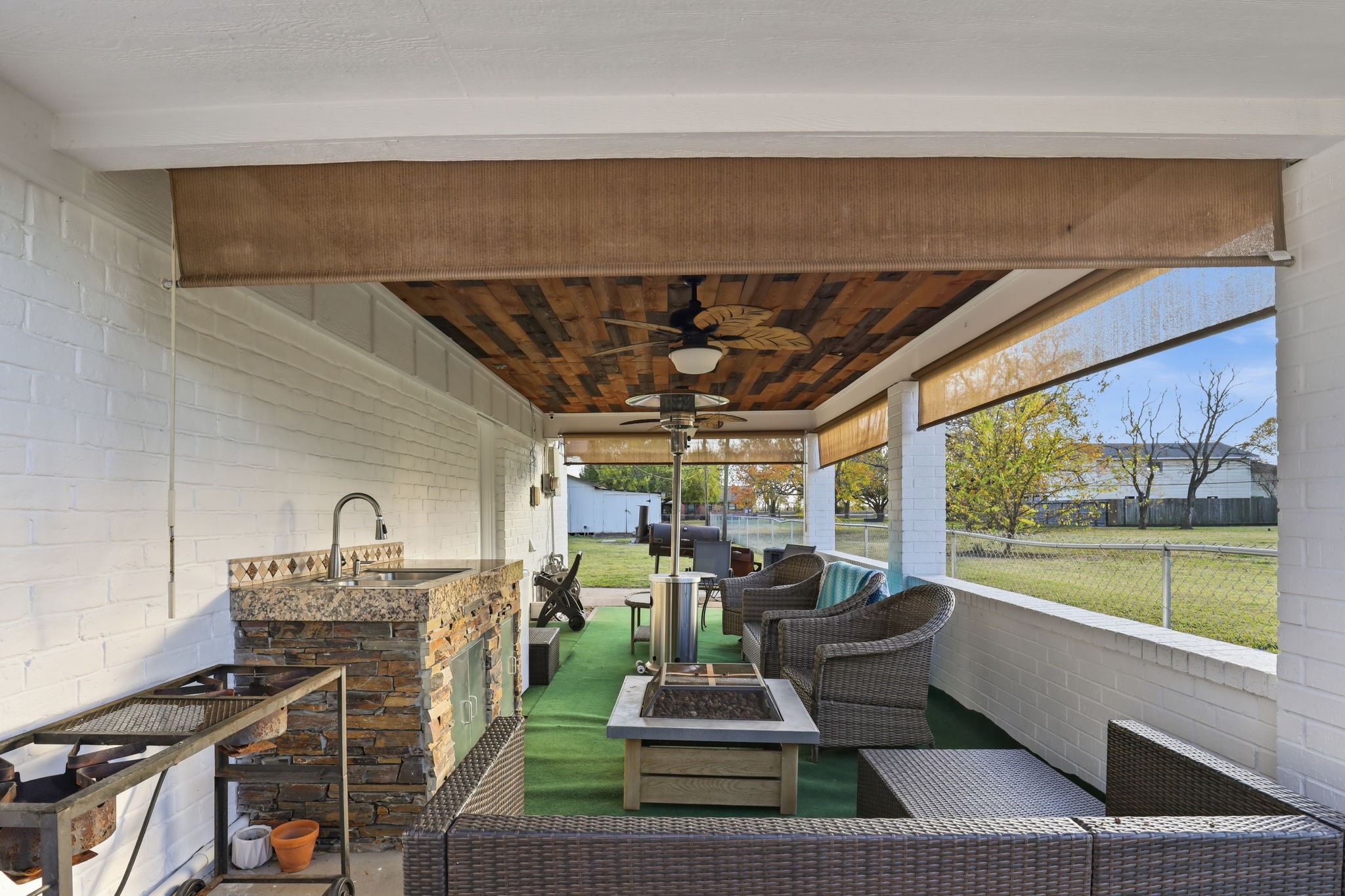 2414 Loch Lomond Street Property Photo 20
