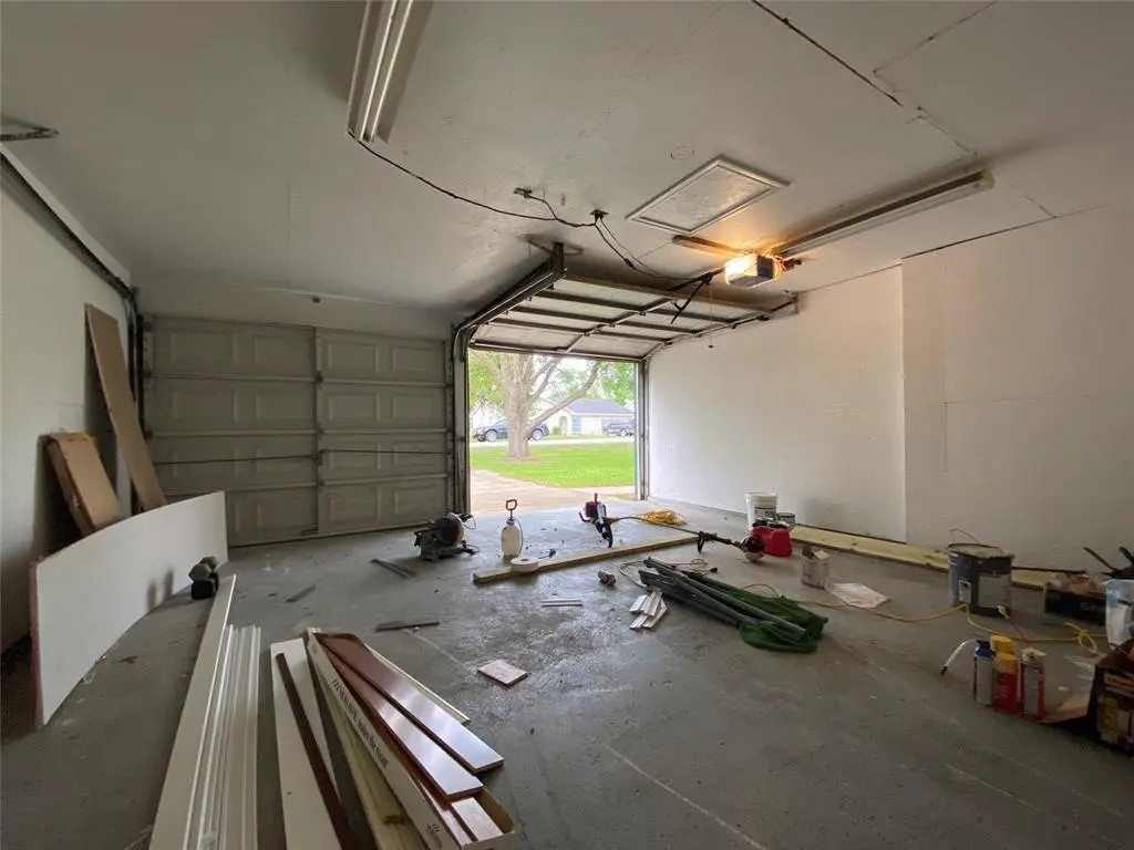 2414 Loch Lomond Street Property Photo 21