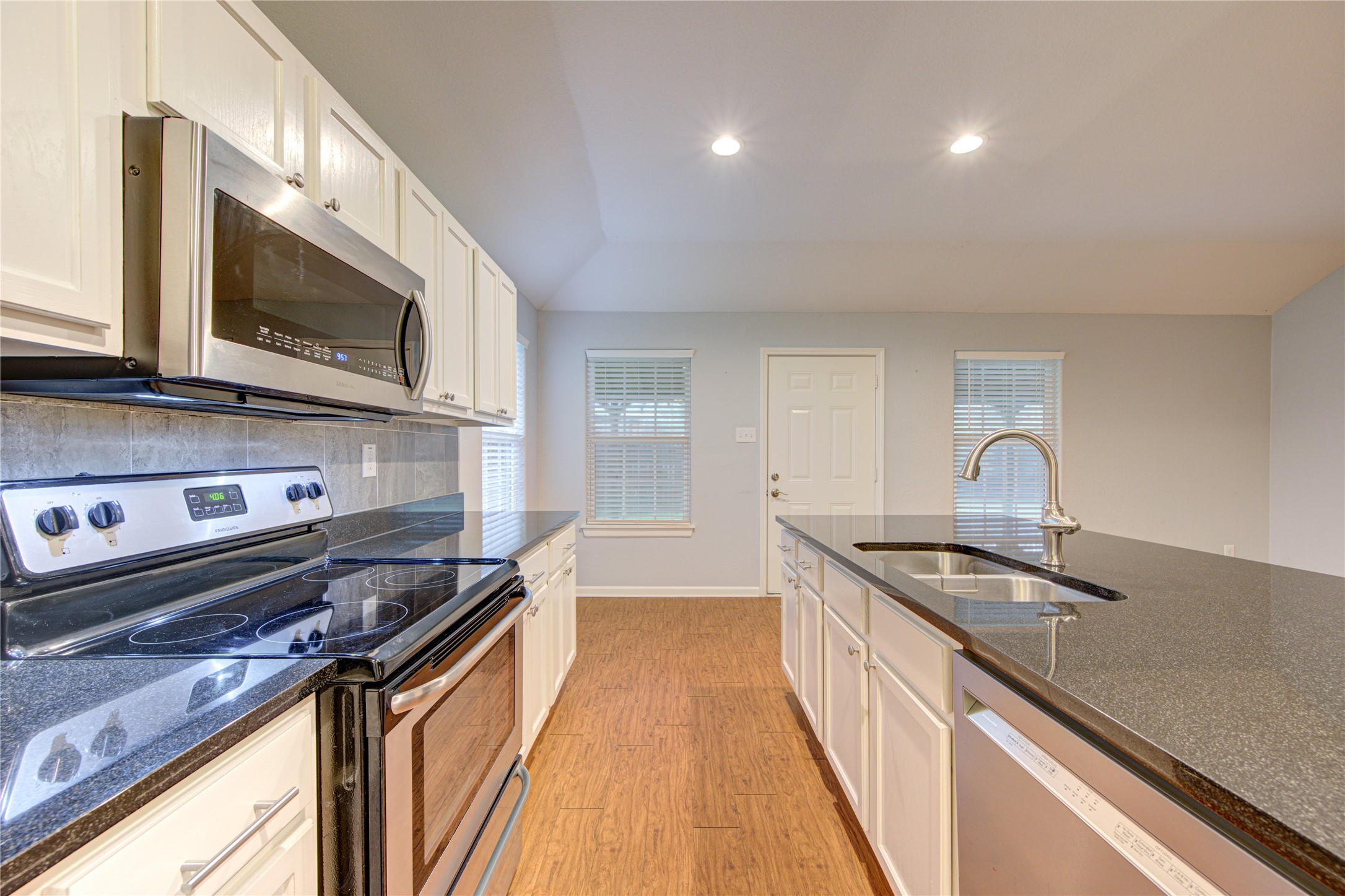 503 W Linney Street Property Photo 3