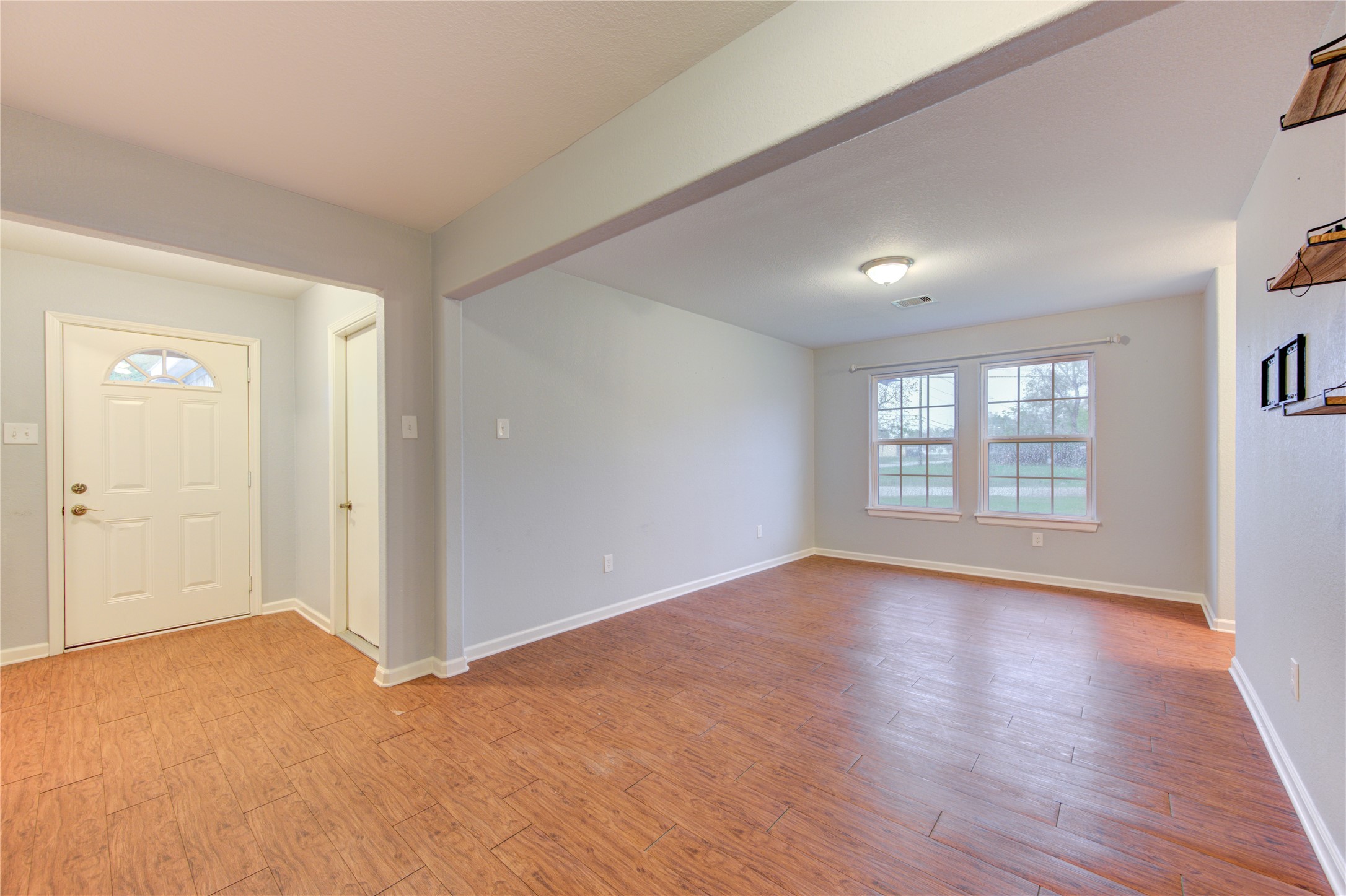 503 W Linney Street Property Photo 8