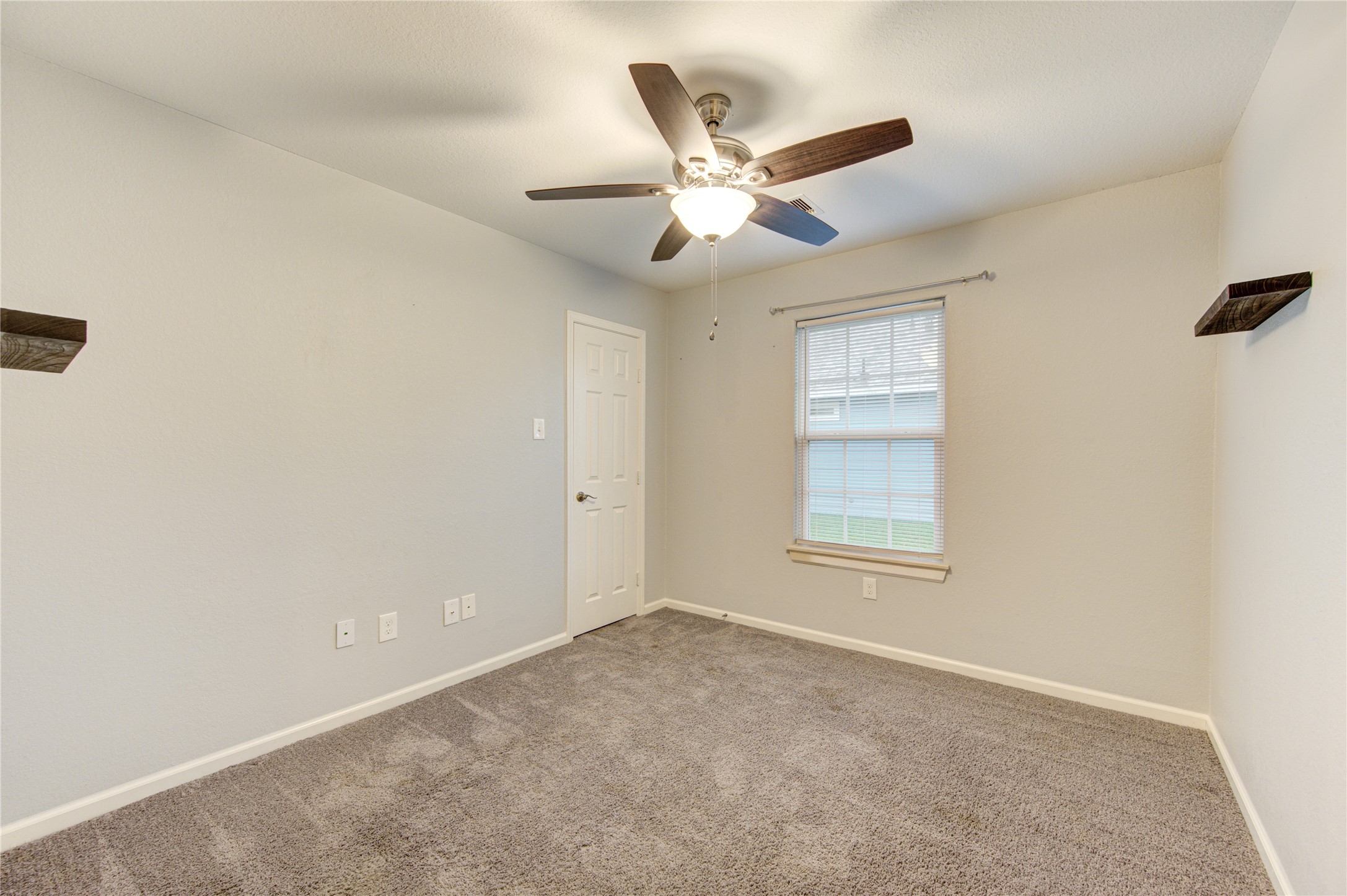 503 W Linney Street Property Photo 26