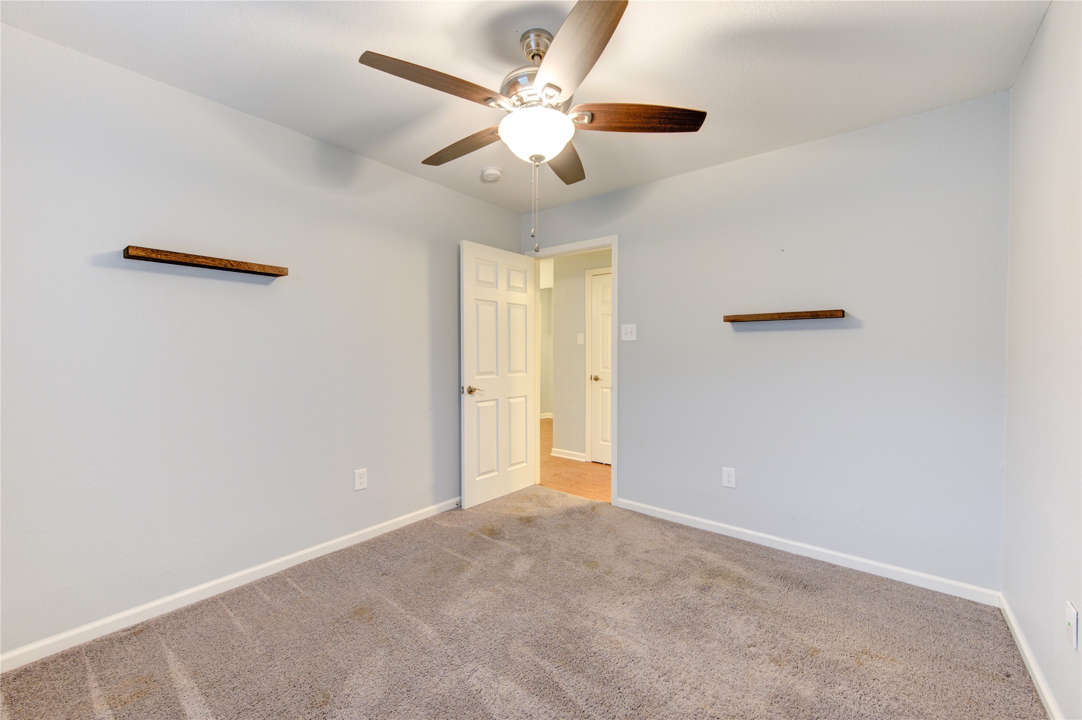 503 W Linney Street Property Photo 27