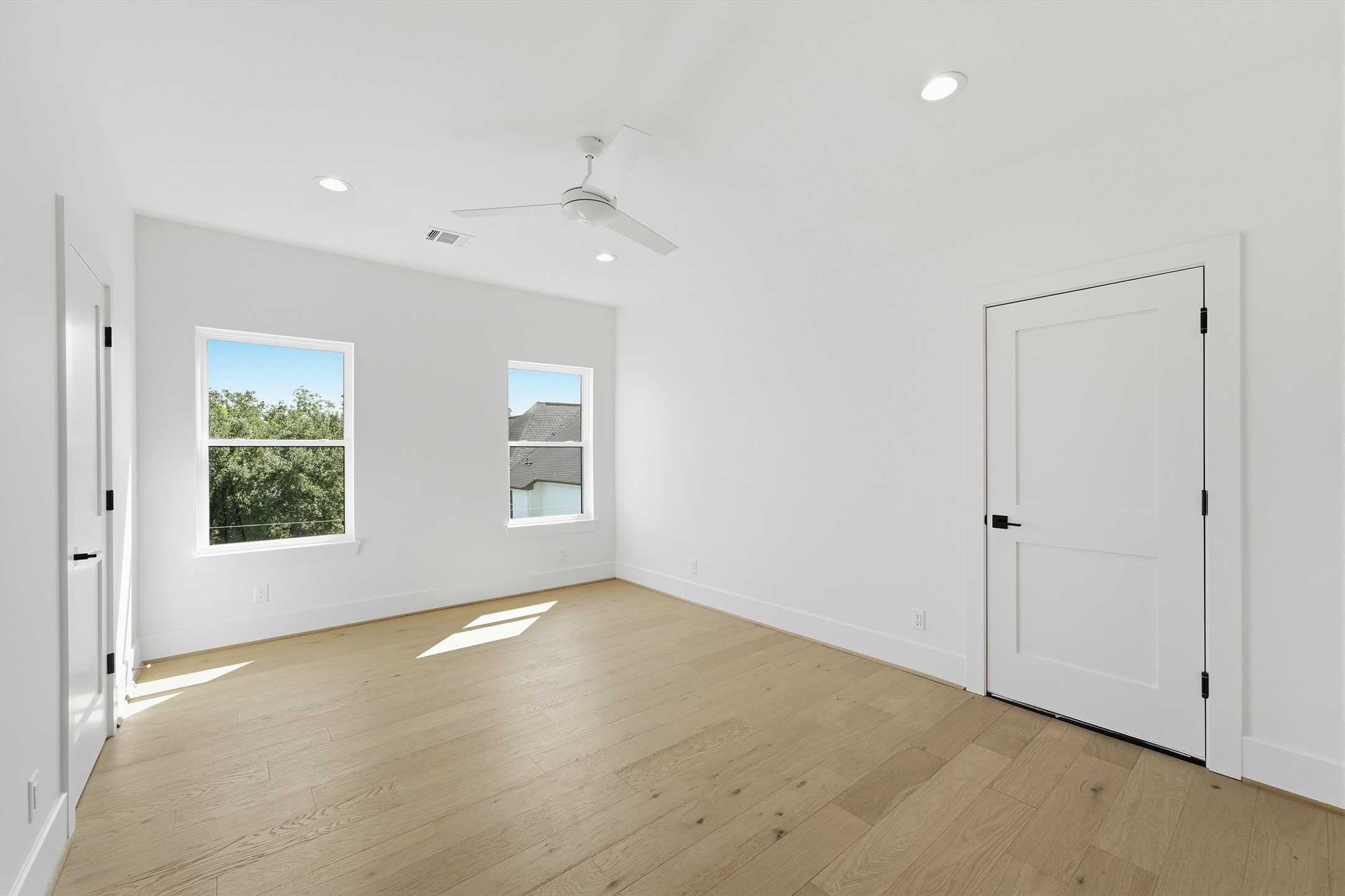 8553 Forum Drive Property Photo 24