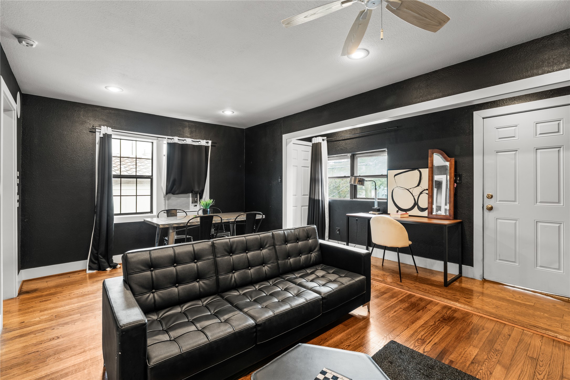 3312-2 Greenbriar Drive Property Photo 3
