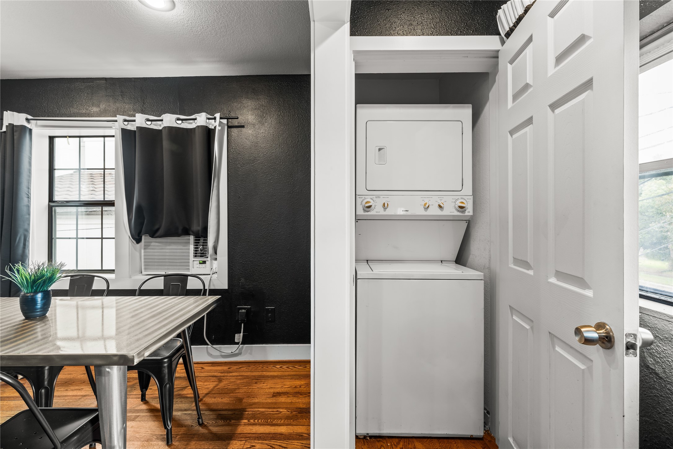 3312-2 Greenbriar Drive Property Photo 6