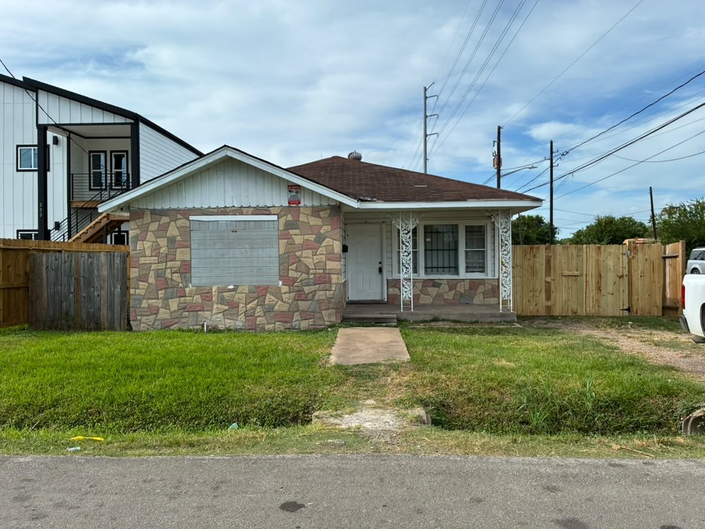 335 Delaware Street Property Photo 3