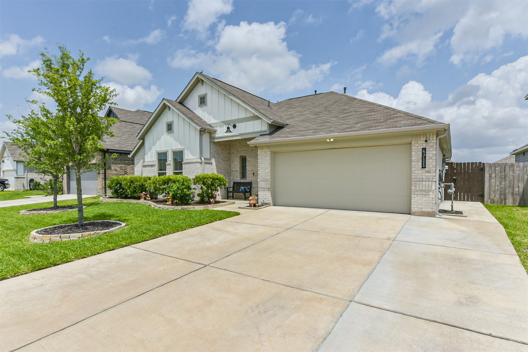 4711 Bartagrass Drive Property Photo 1