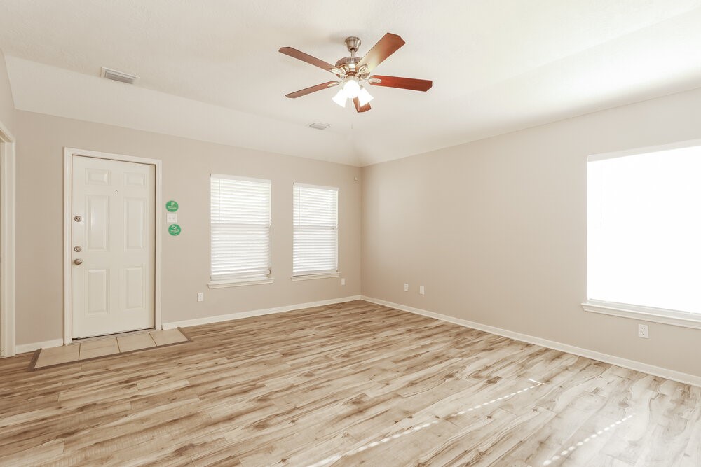 11002 Northam Drive Property Photo 3