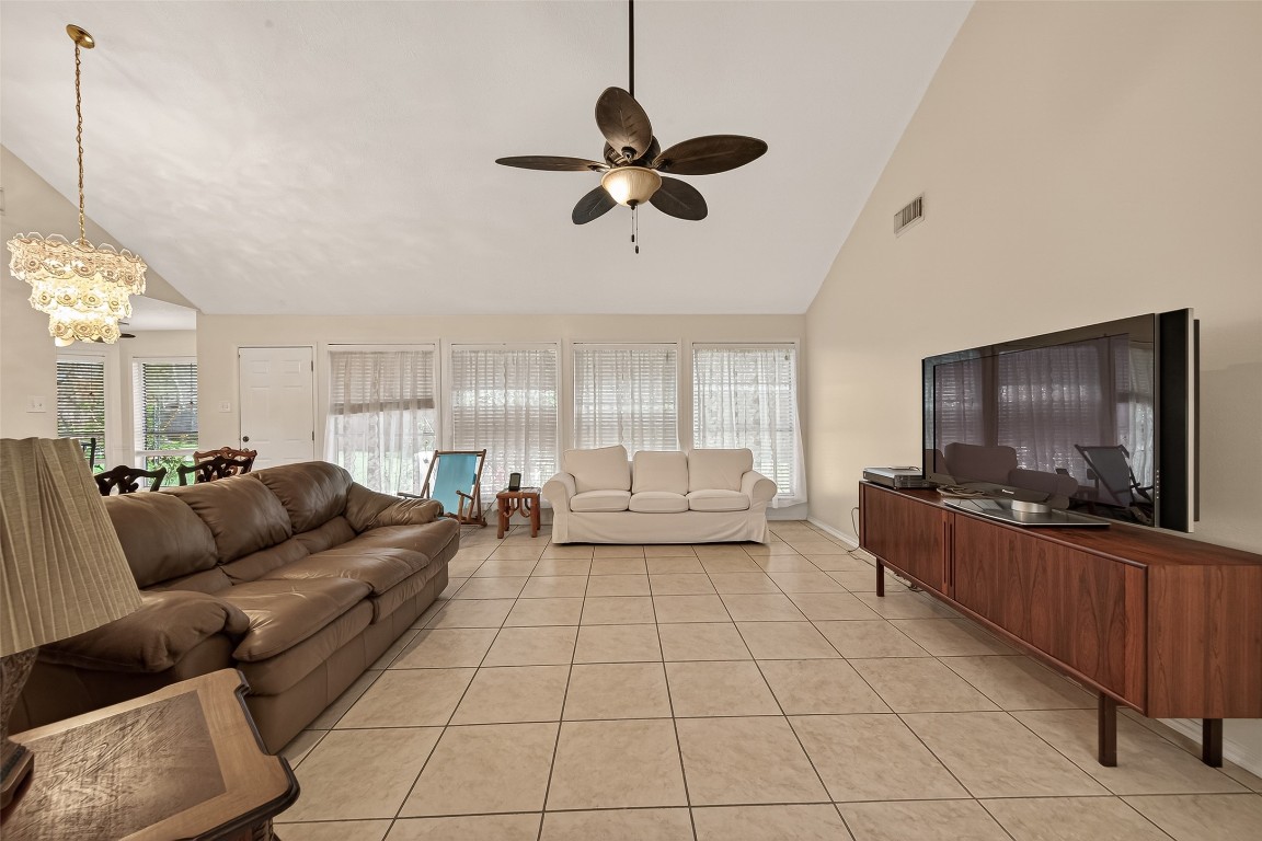 8203 Paddington Place Drive Property Photo 6
