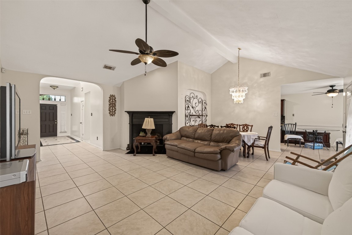 8203 Paddington Place Drive Property Photo 8