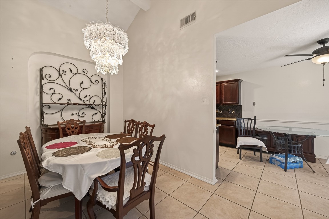8203 Paddington Place Drive Property Photo 9