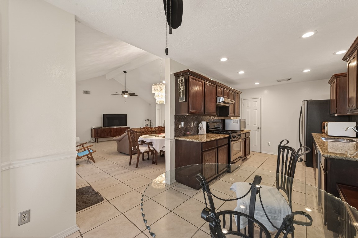 8203 Paddington Place Drive Property Photo 11