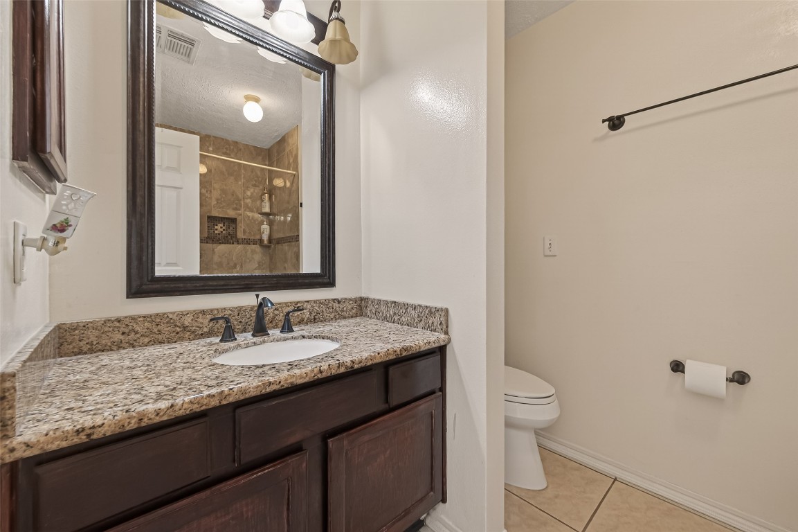 8203 Paddington Place Drive Property Photo 14