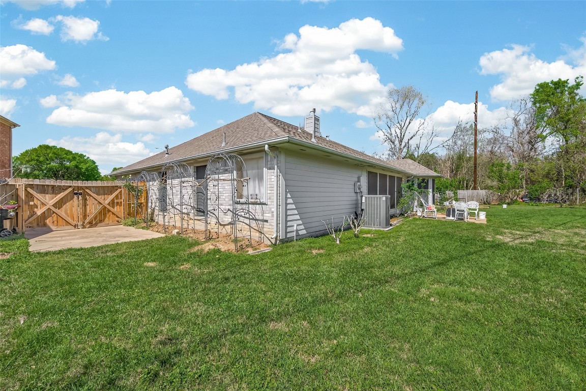 8203 Paddington Place Drive Property Photo 26
