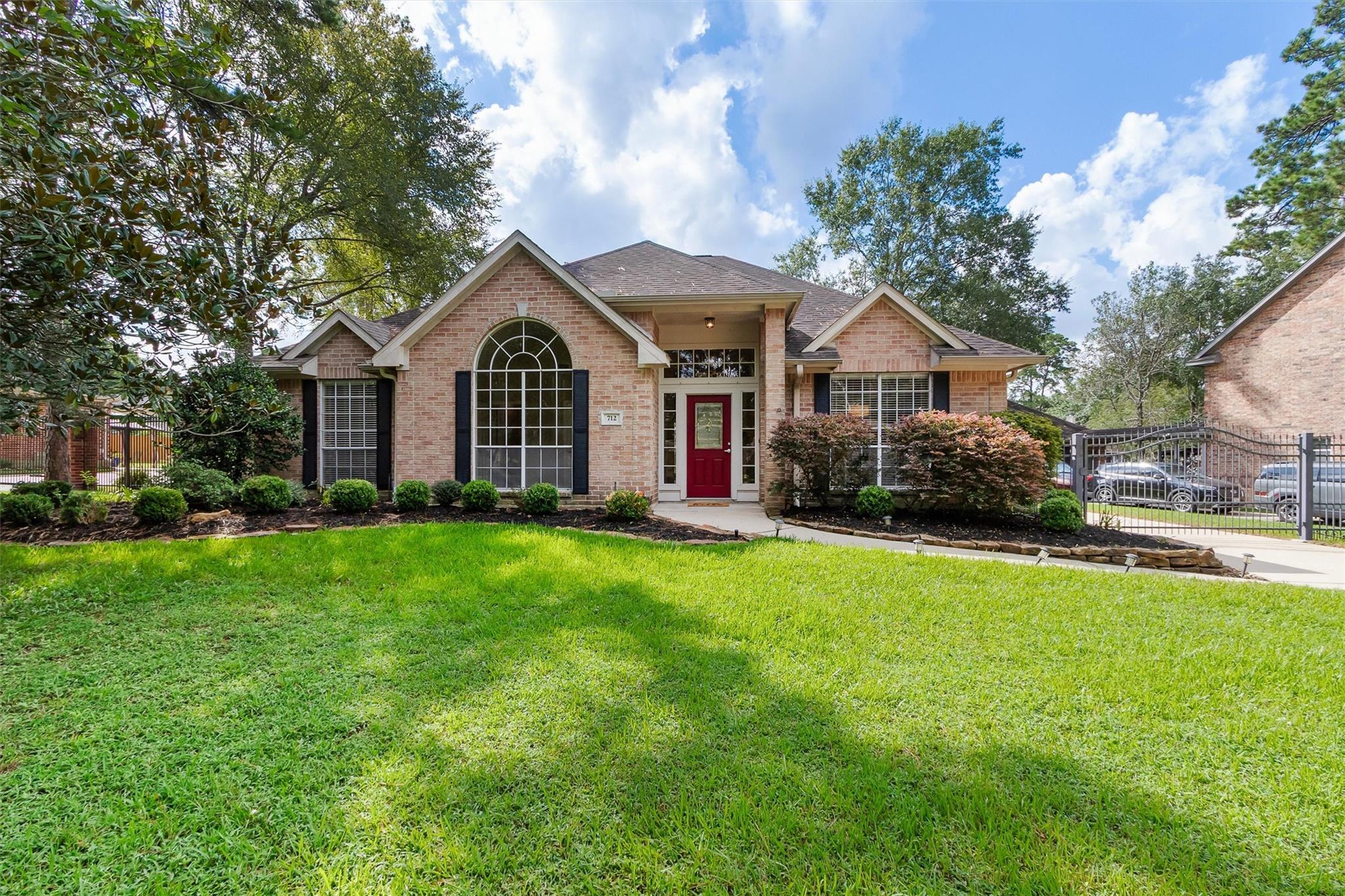 712 Forest Lane Drive Property Photo 1